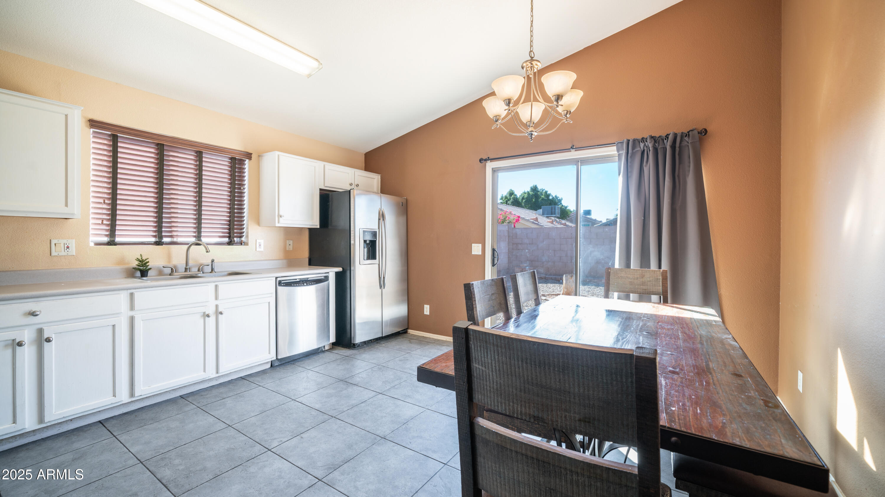 10851 E CLOVIS Avenue