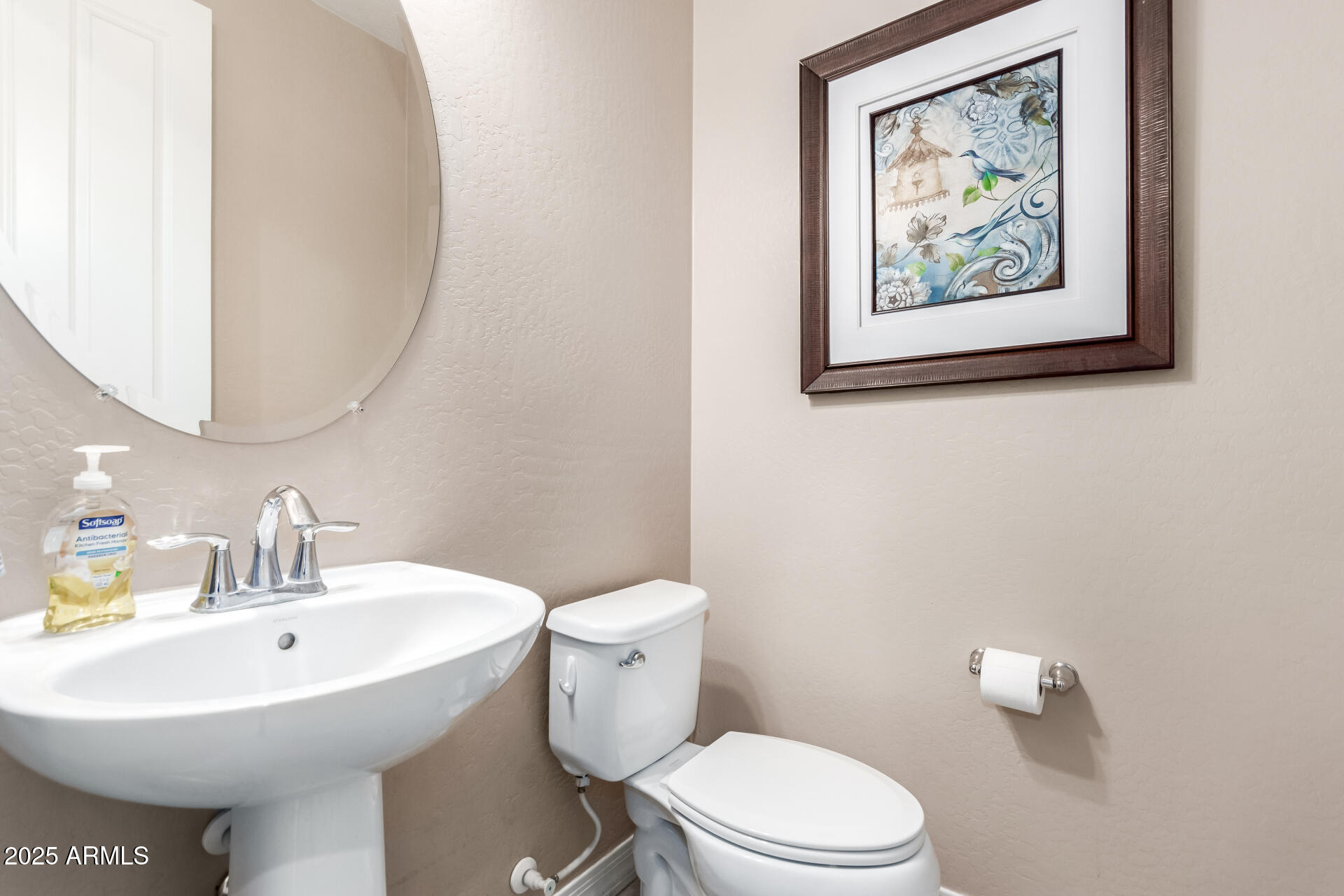 9062 W NICOLET Avenue