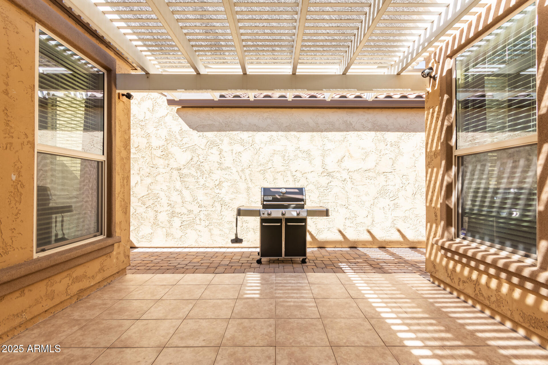 9062 W NICOLET Avenue