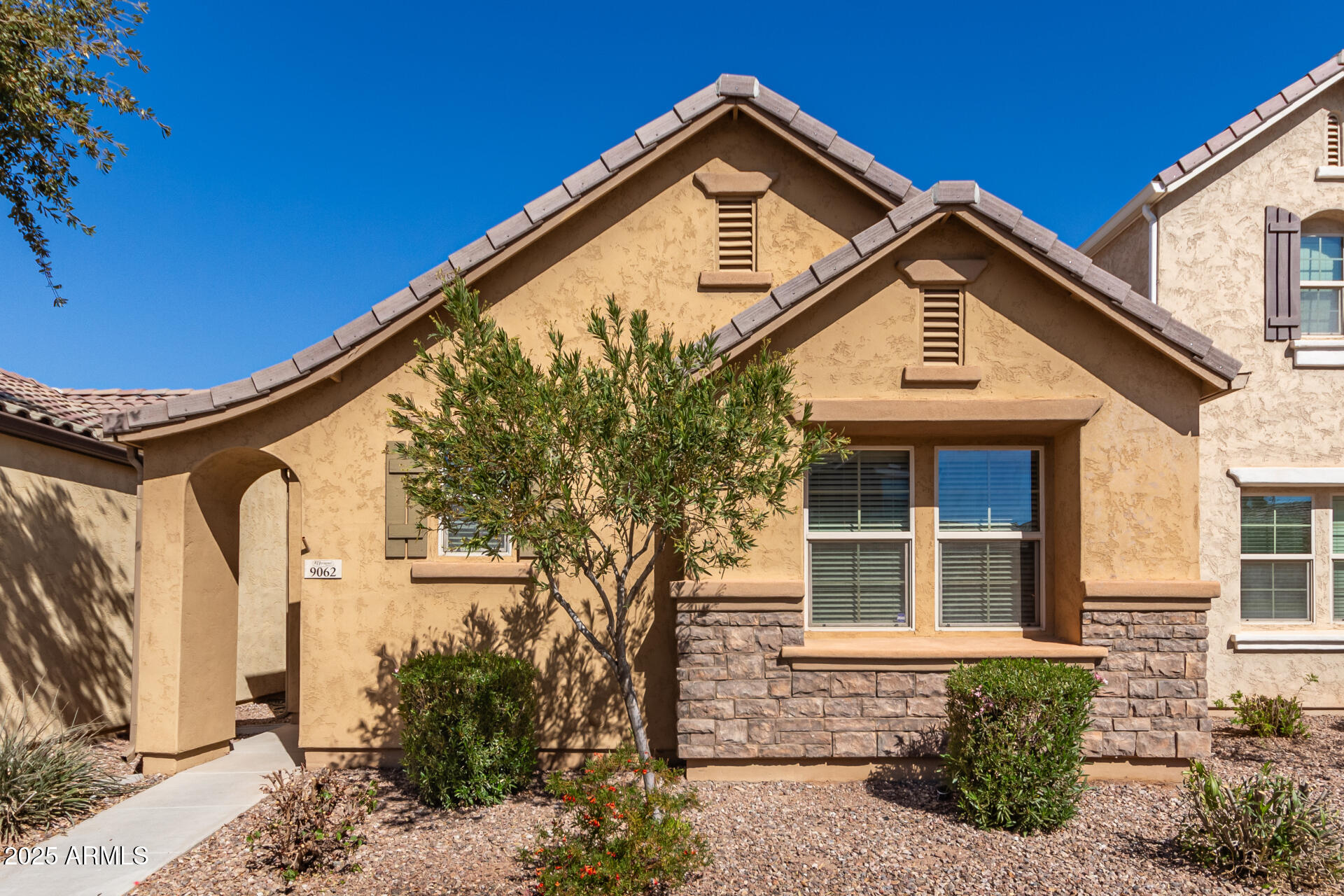 9062 W NICOLET Avenue