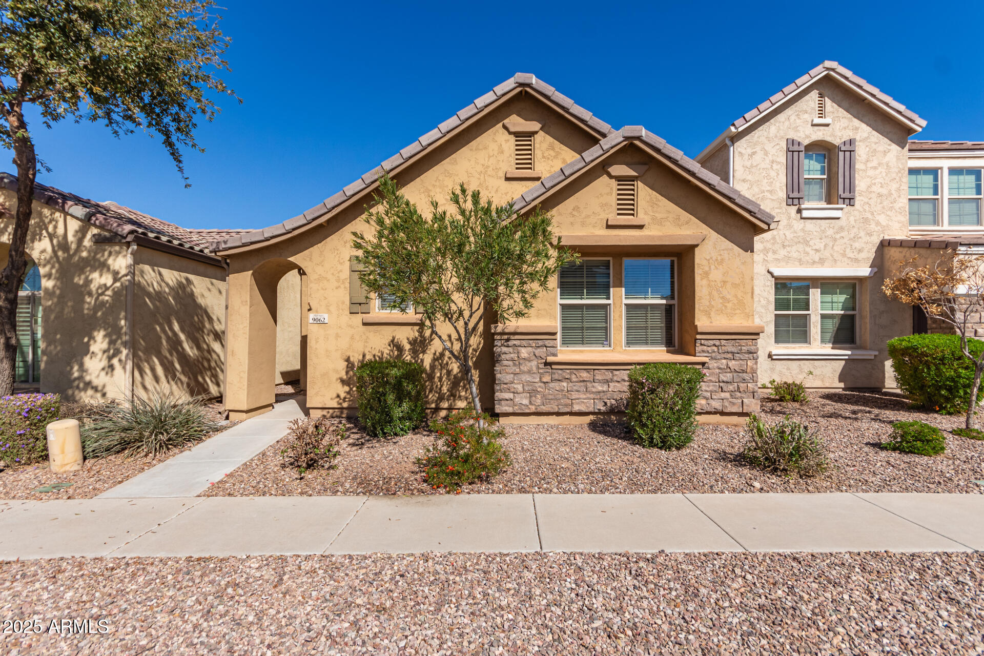 9062 W NICOLET Avenue