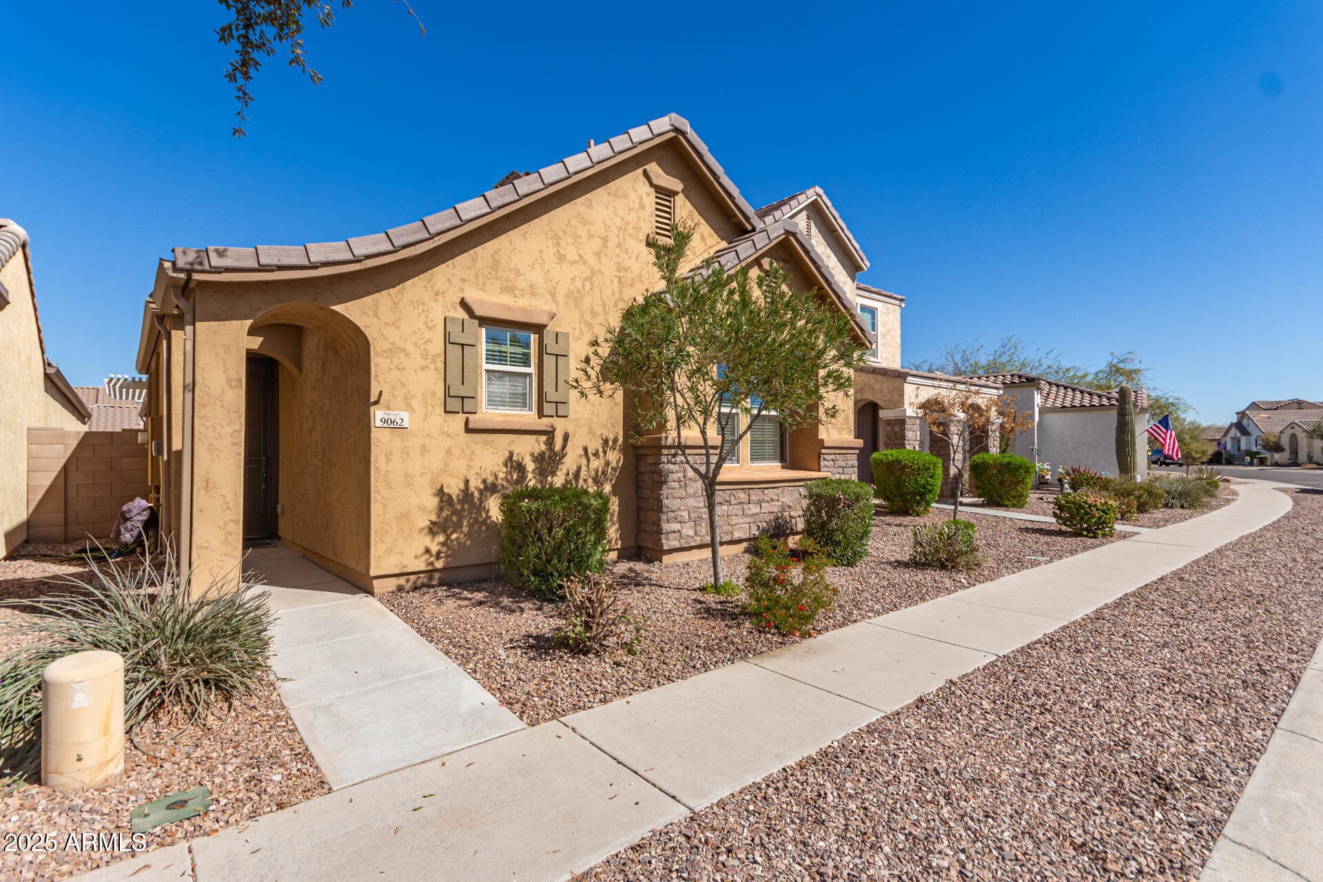 9062 W NICOLET Avenue