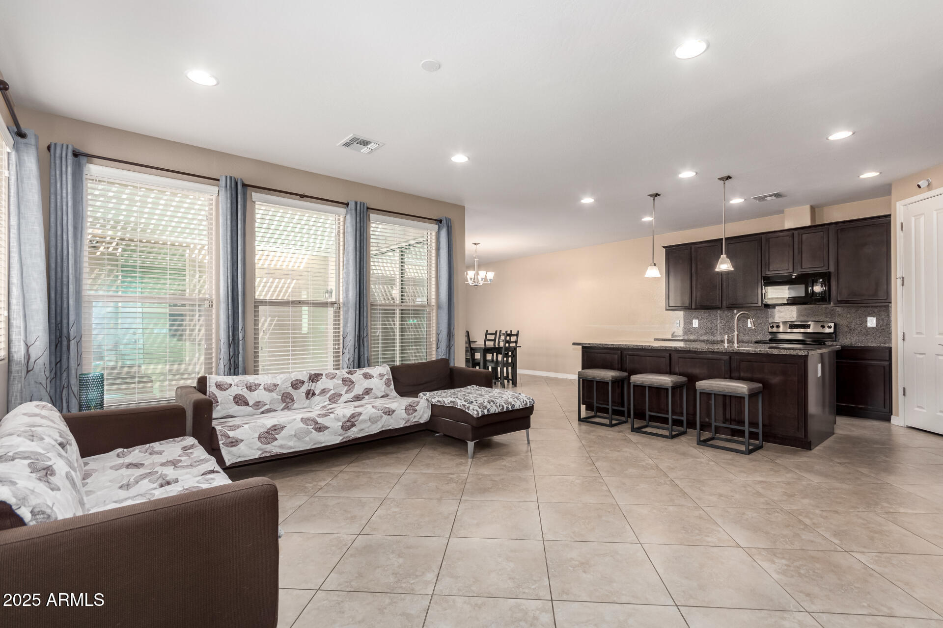 9062 W NICOLET Avenue