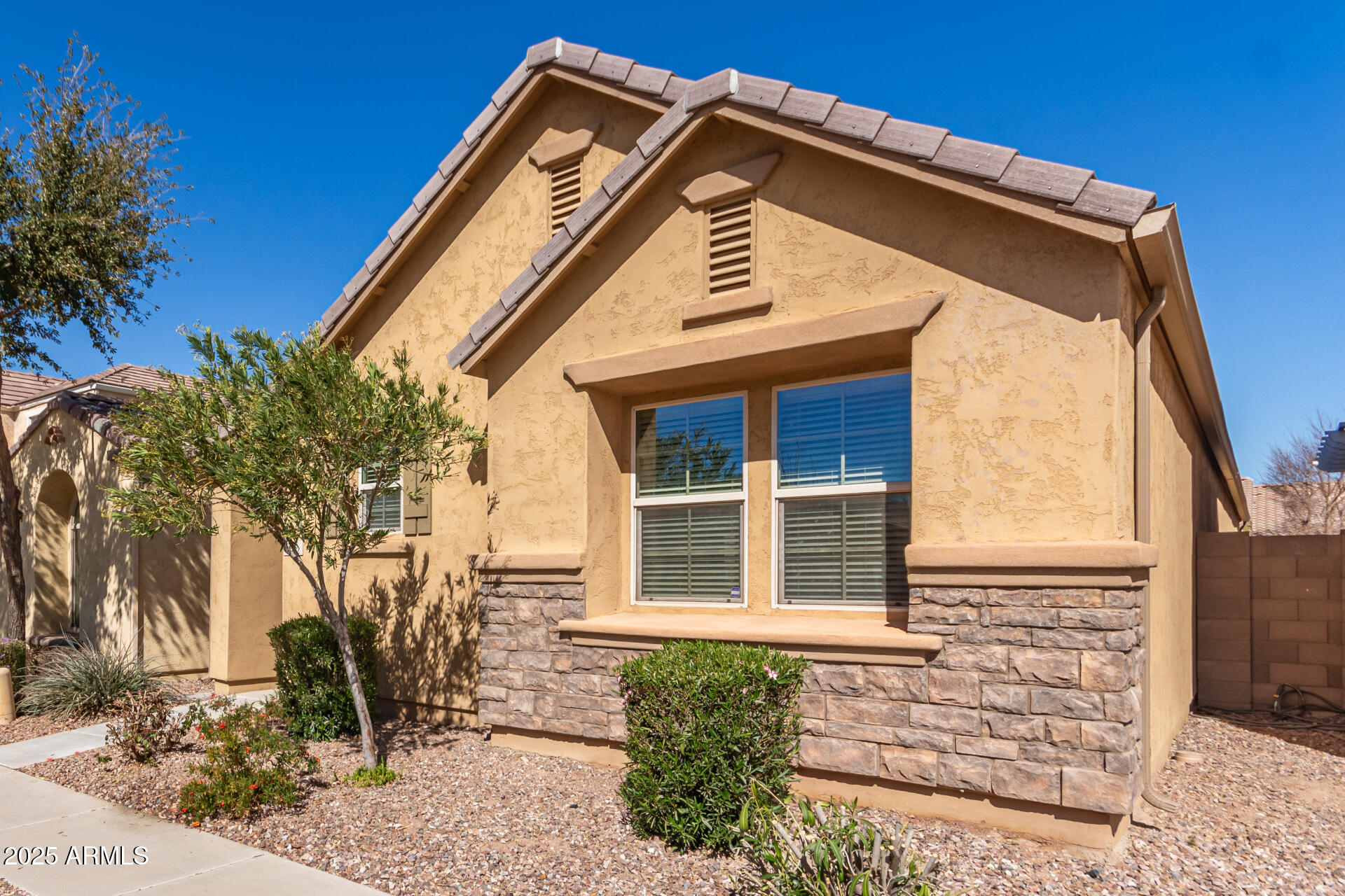 9062 W NICOLET Avenue