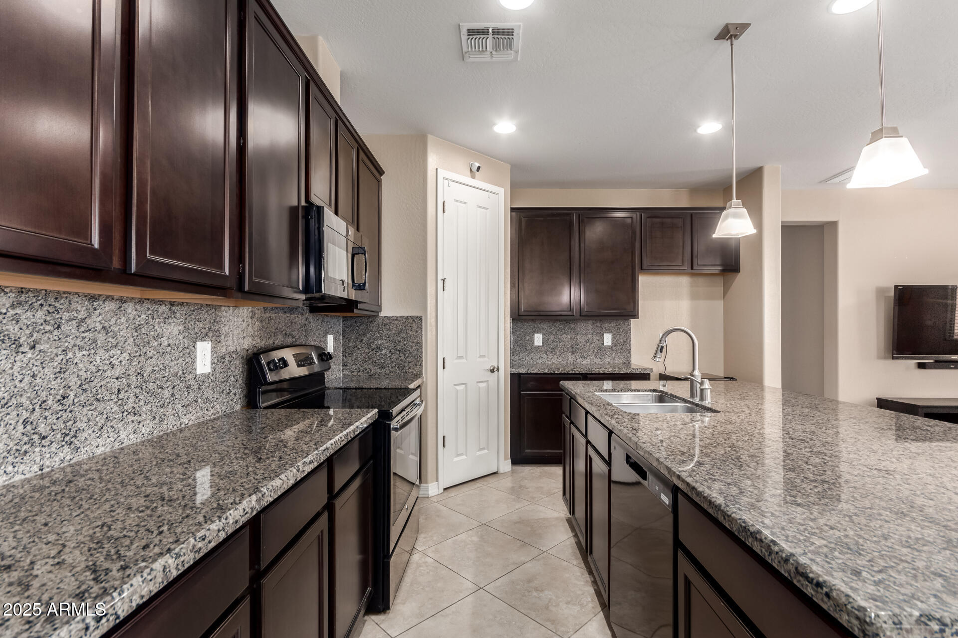 9062 W NICOLET Avenue