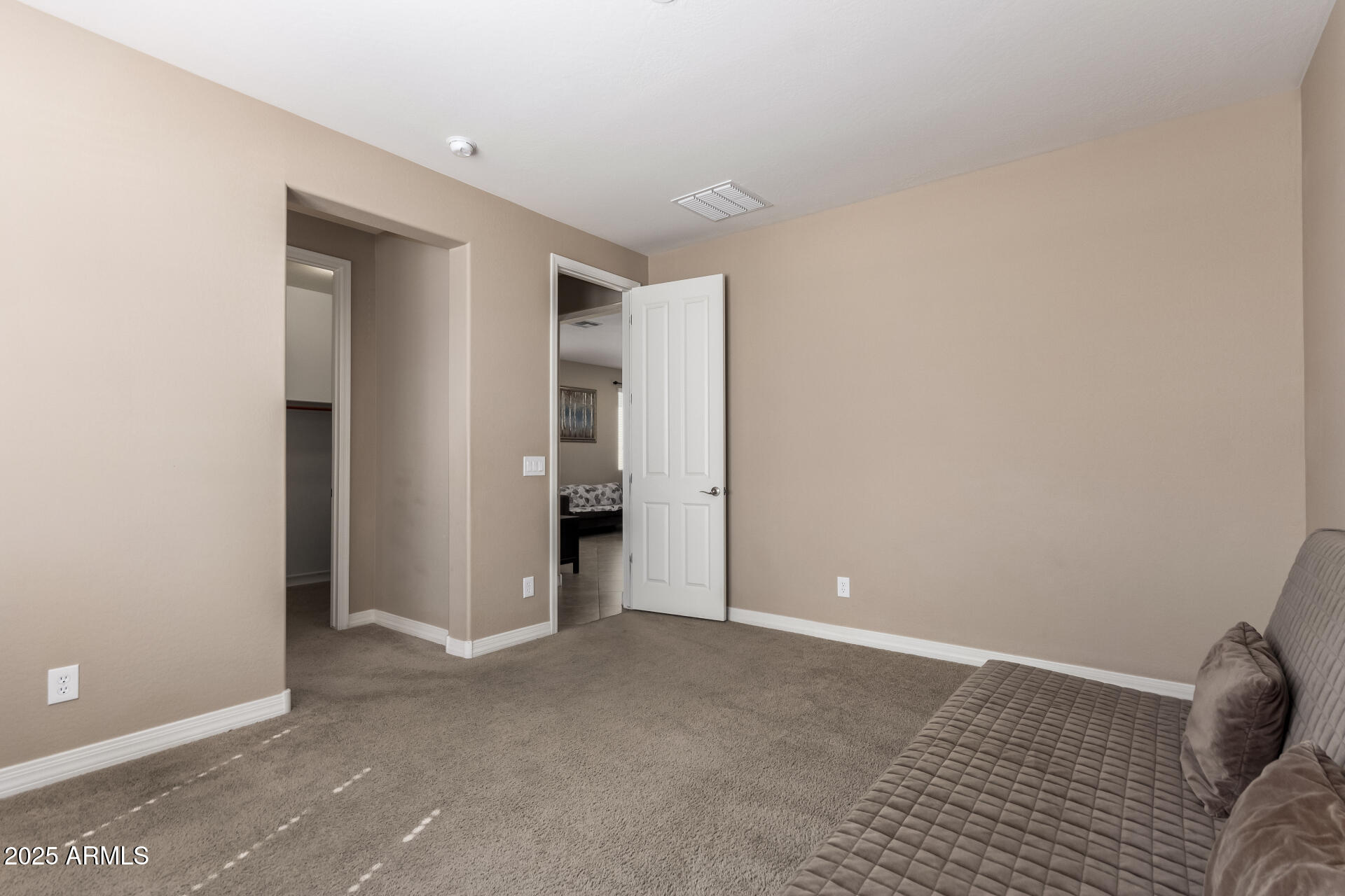 9062 W NICOLET Avenue