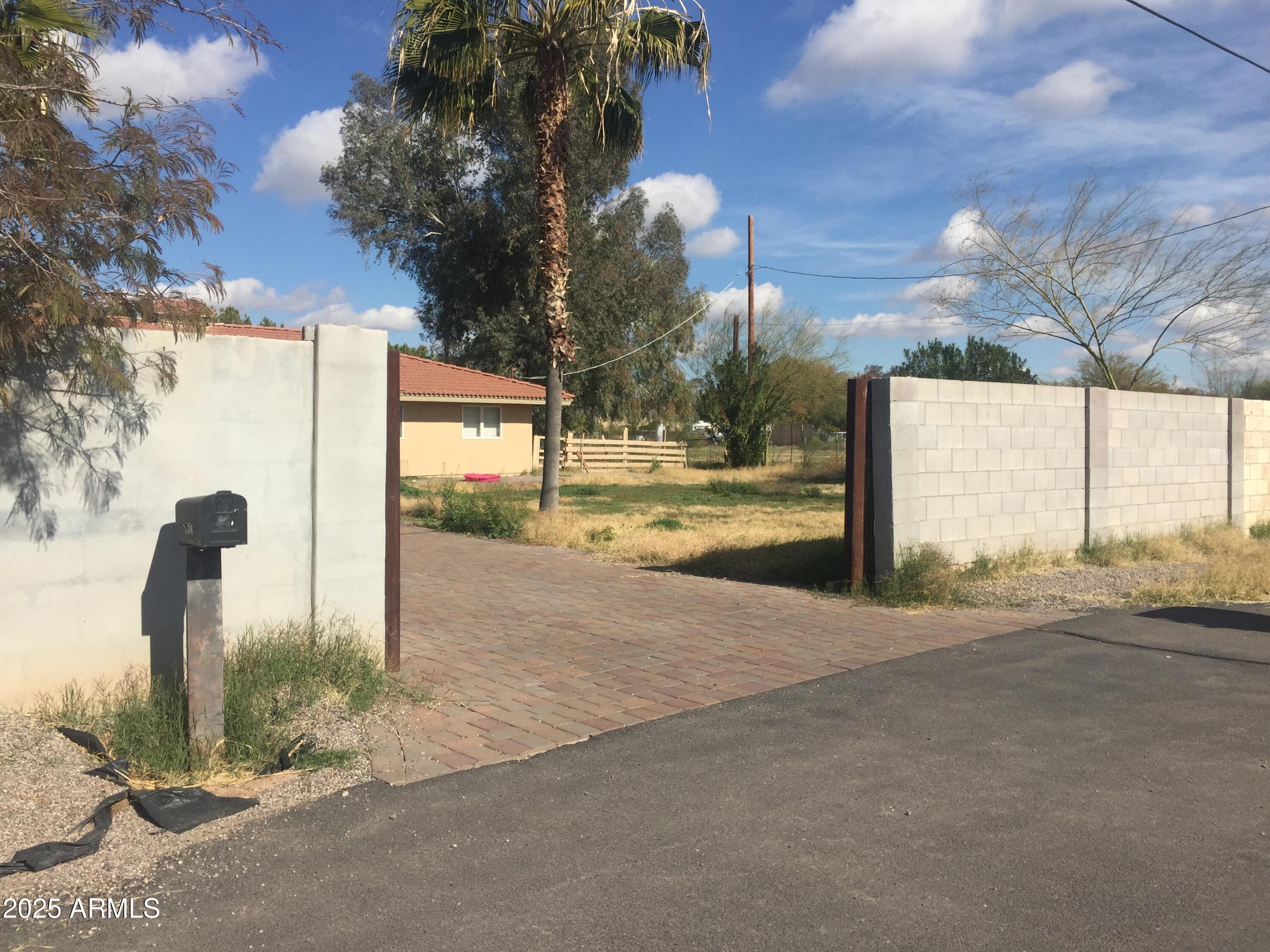 12402 E VICTORIA Street