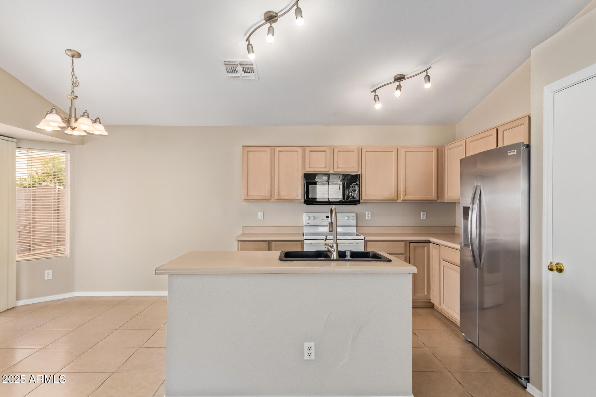 4732 E AMBERWOOD Drive