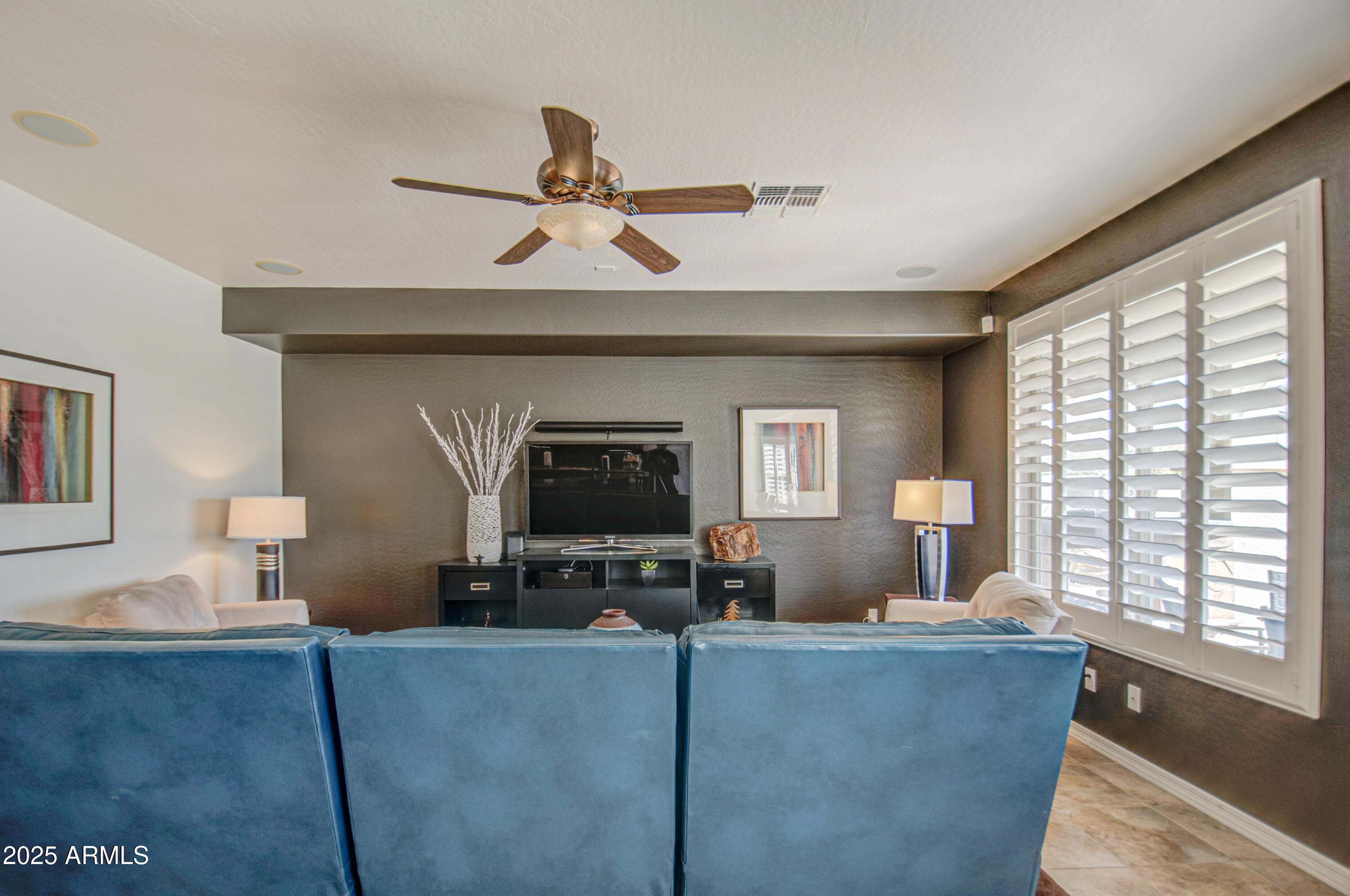 32241 N DOG LEG Court