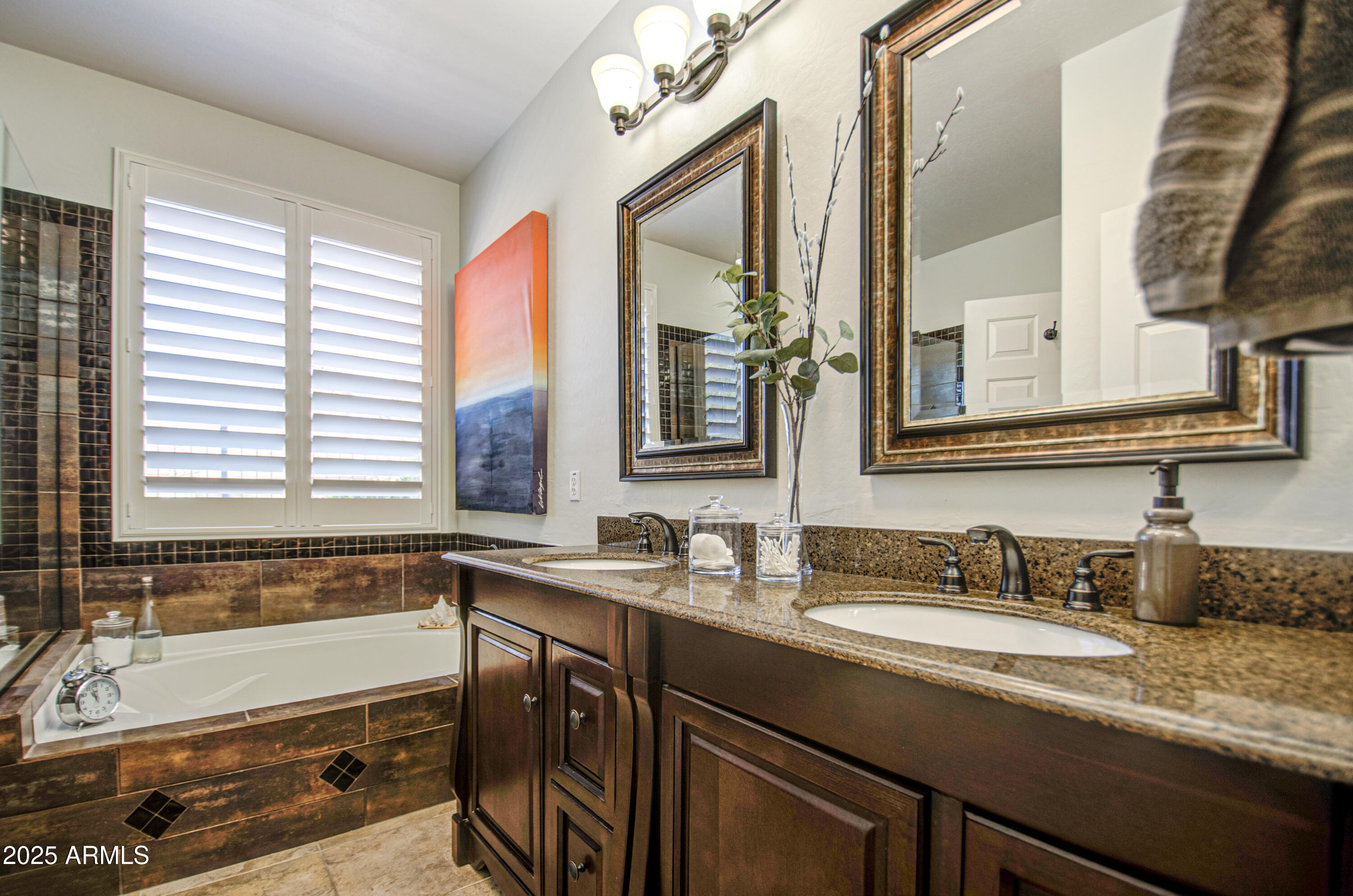 32241 N DOG LEG Court