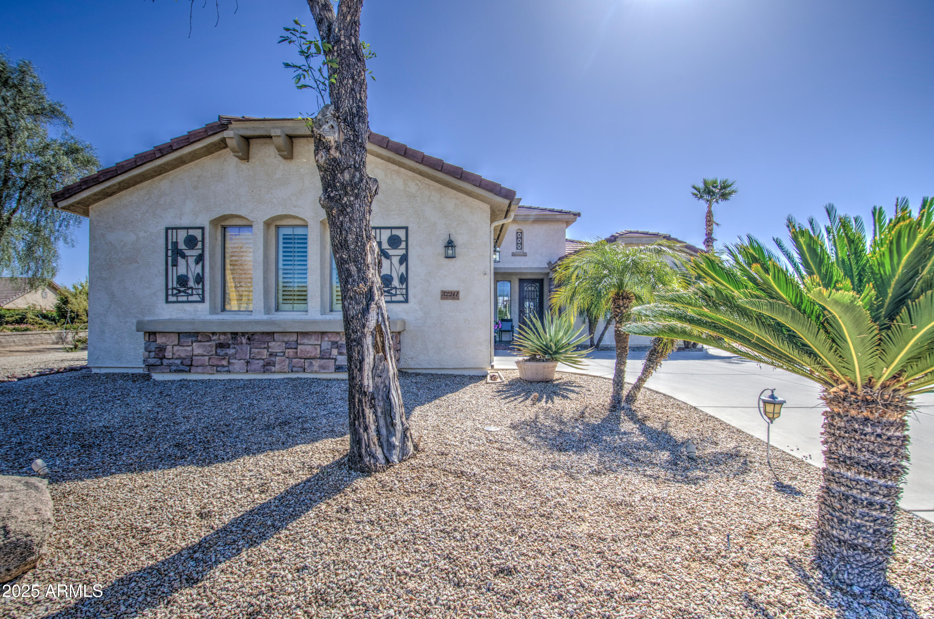 32241 N DOG LEG Court