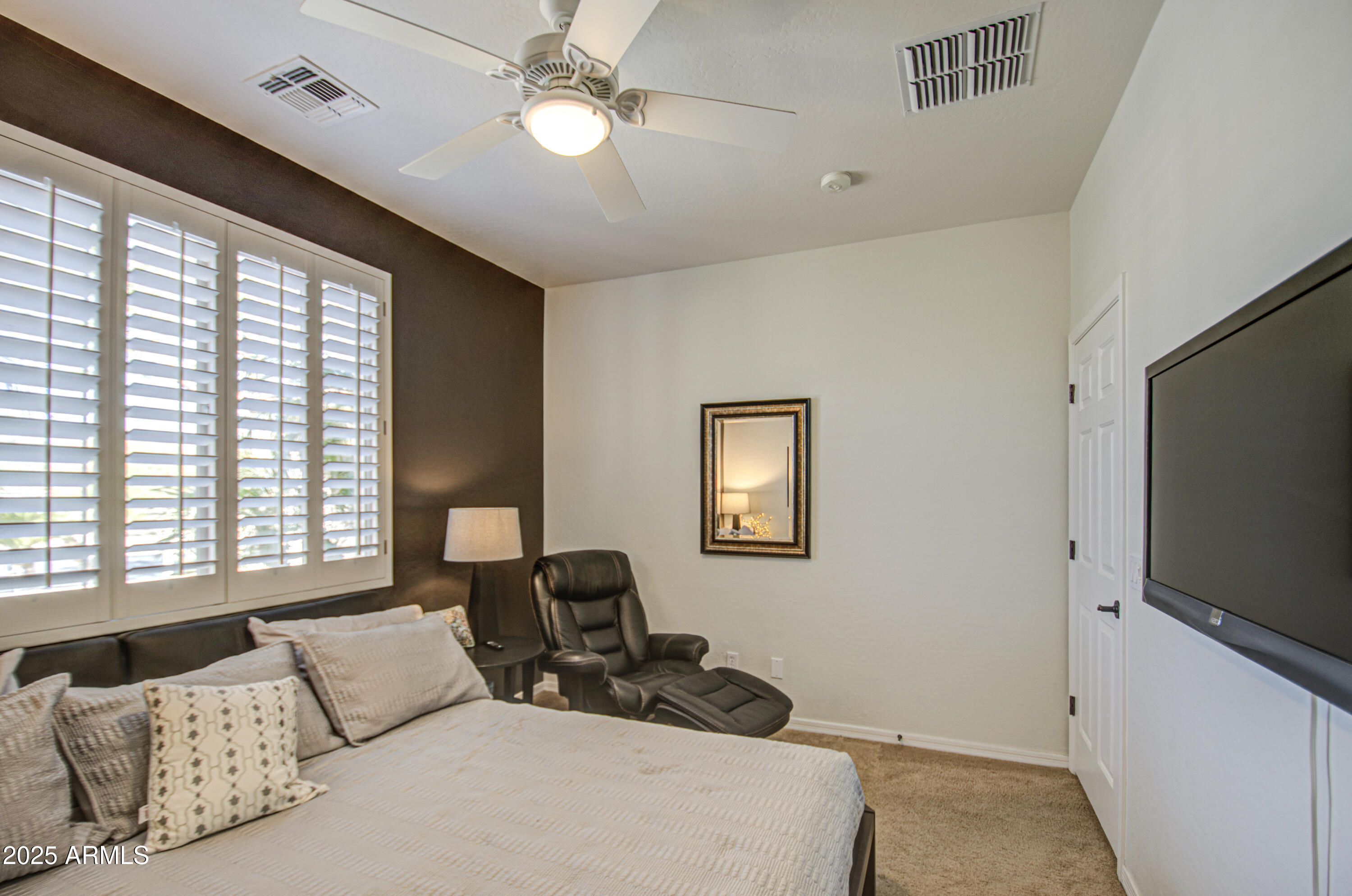 32241 N DOG LEG Court