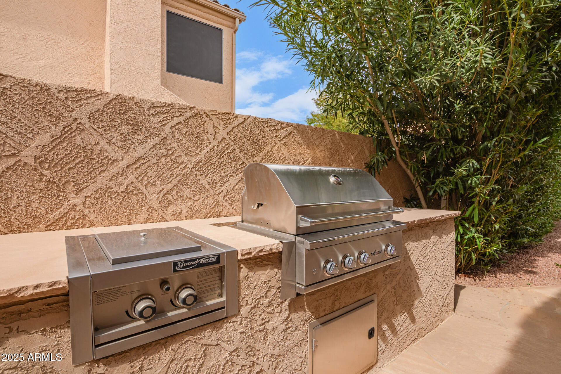 9104 E HILLERY Drive