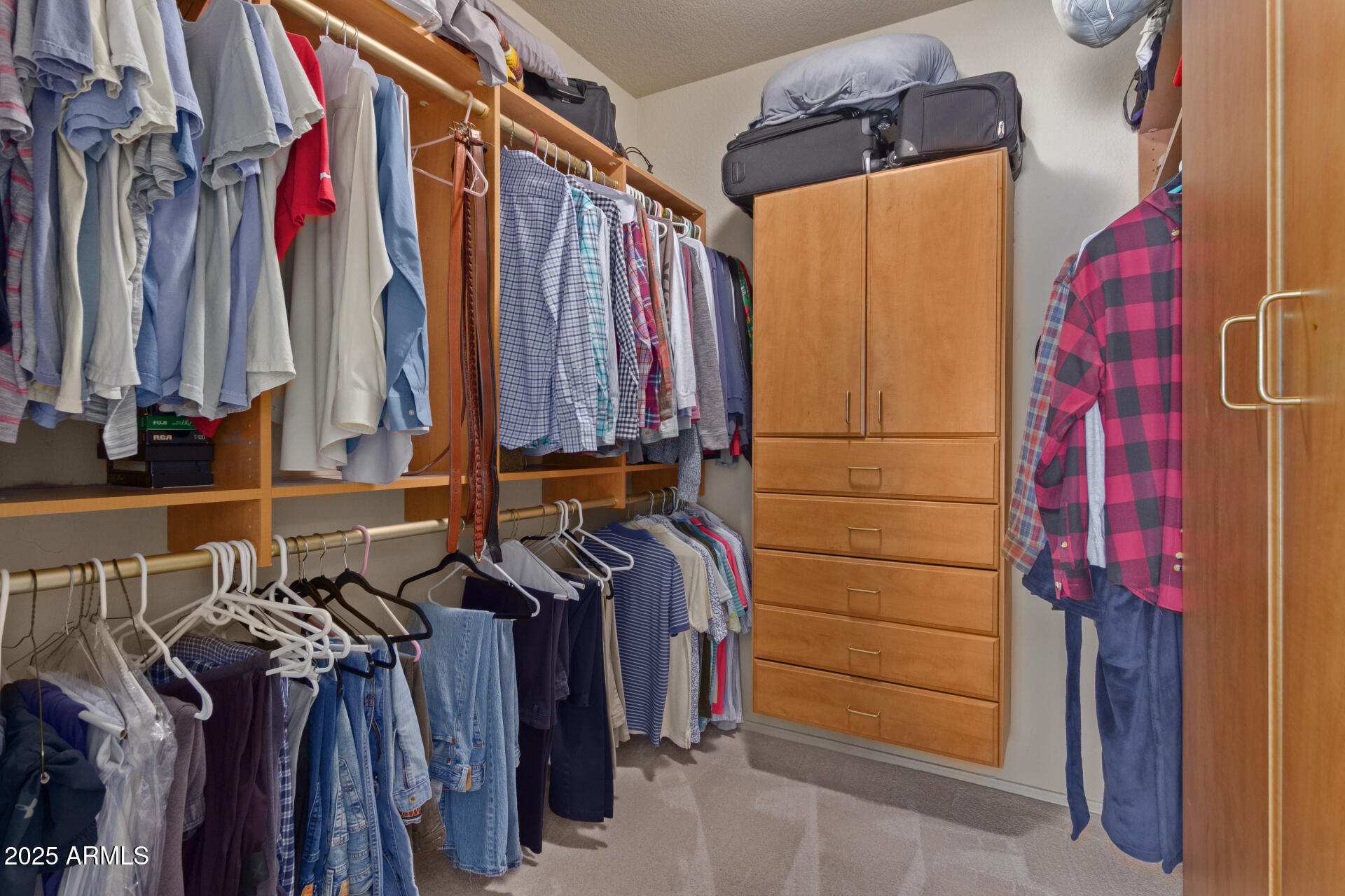 9104 E HILLERY Drive