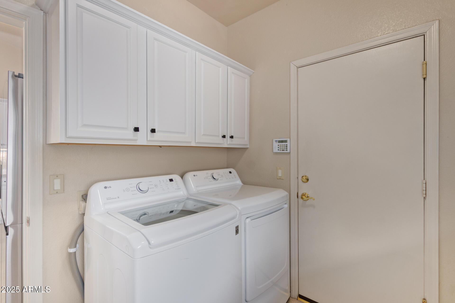 9104 E HILLERY Drive