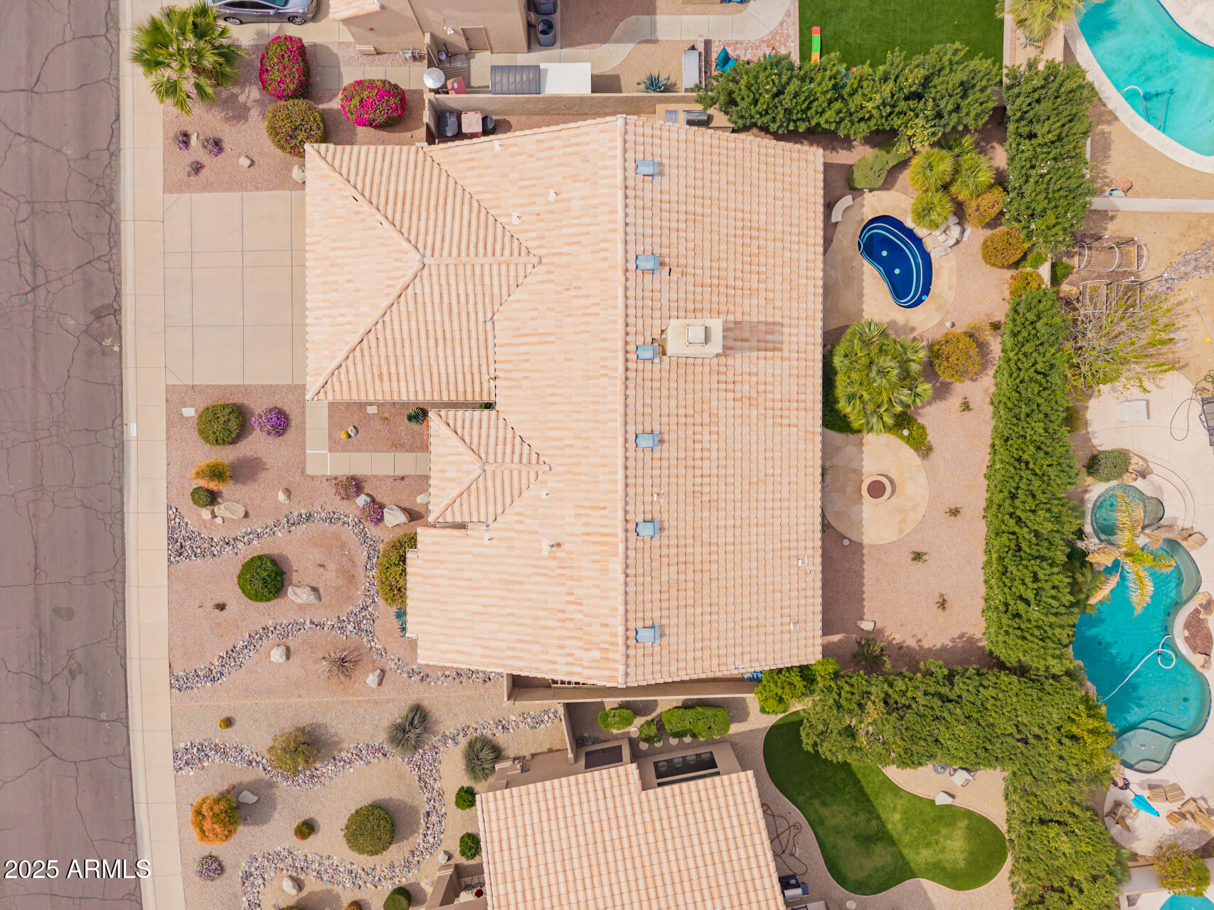 9104 E HILLERY Drive