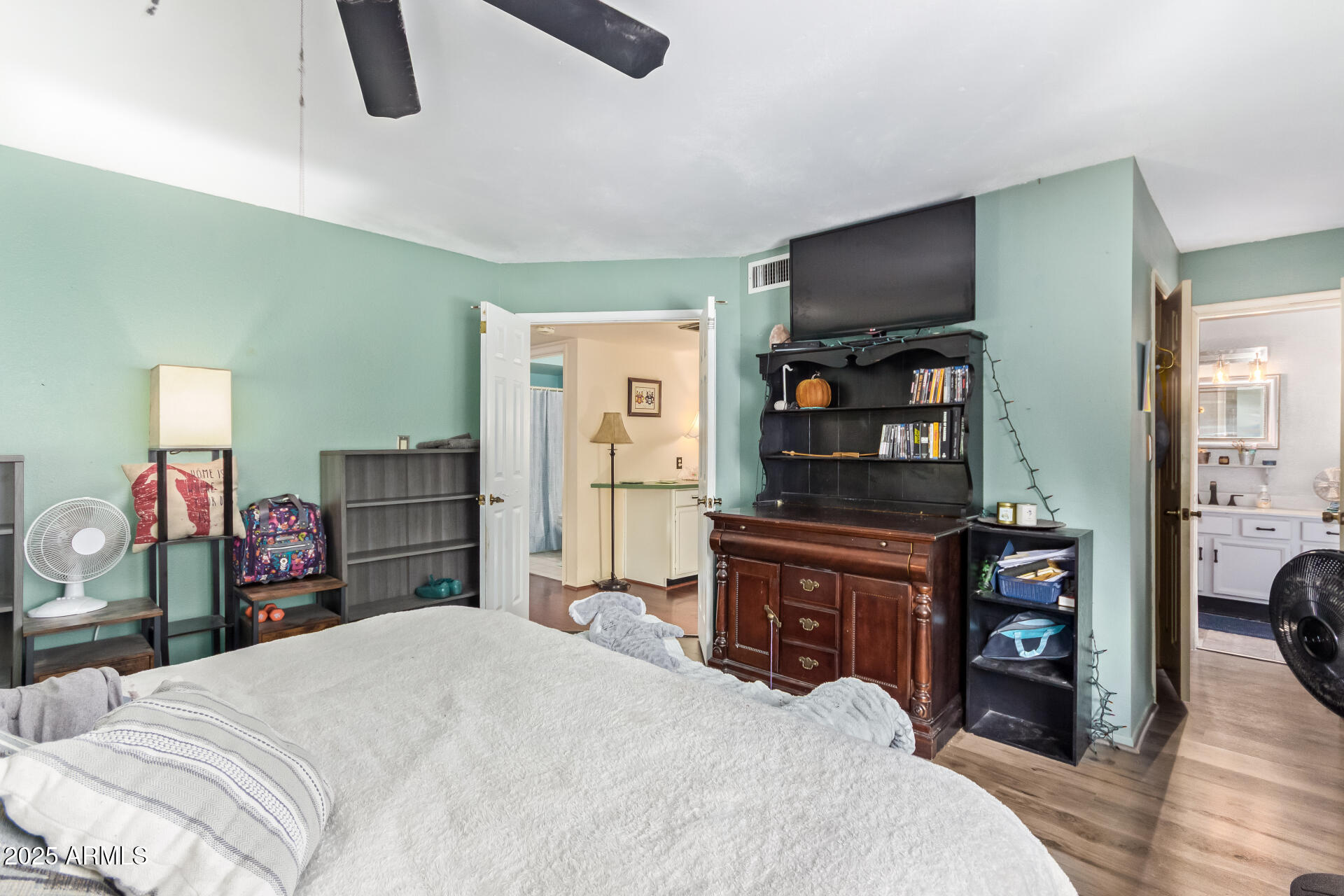 848 W KEATING Avenue