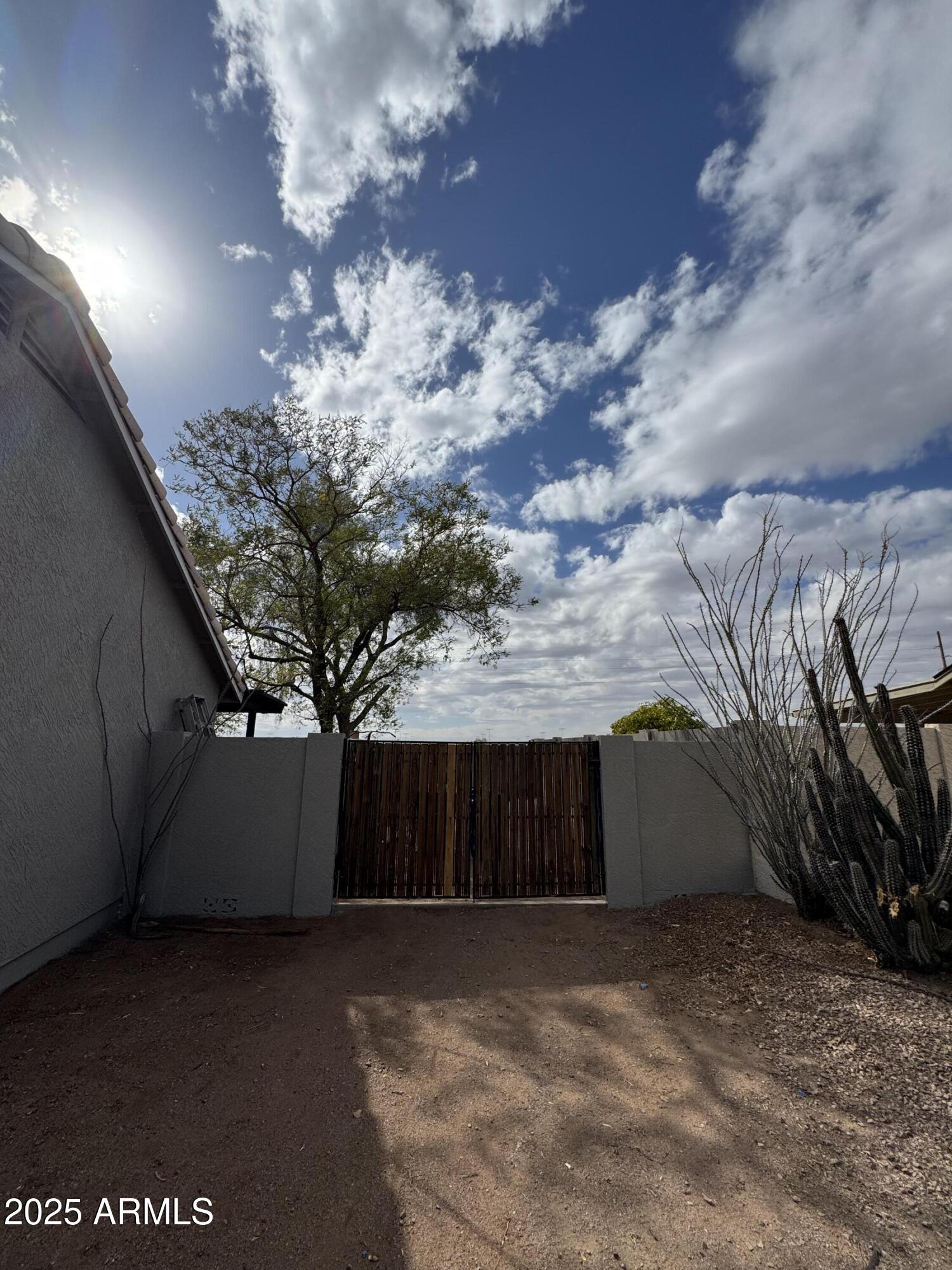 1046 N GILA VERDE Street