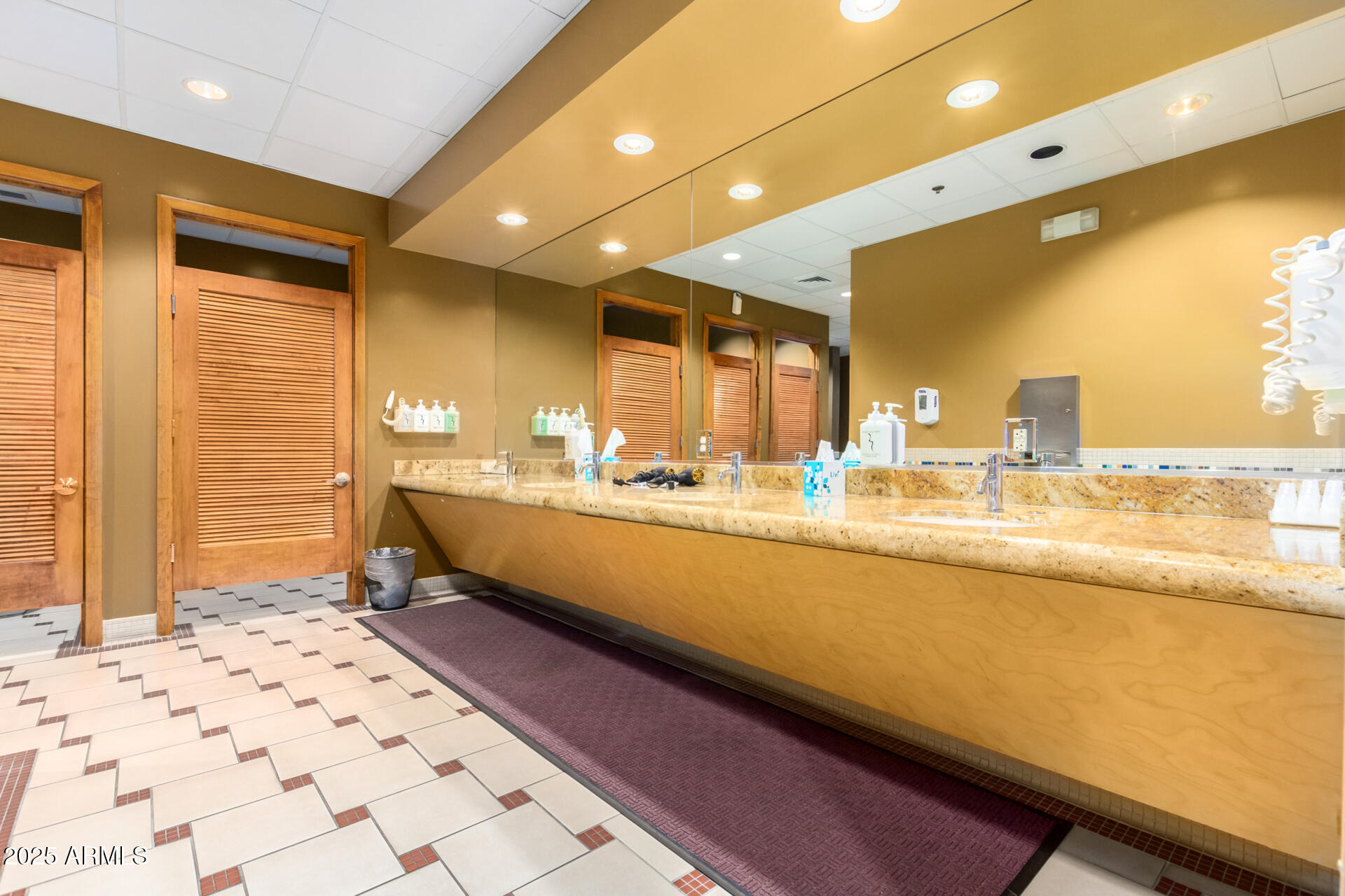 7411 E QUIEN SABE Way