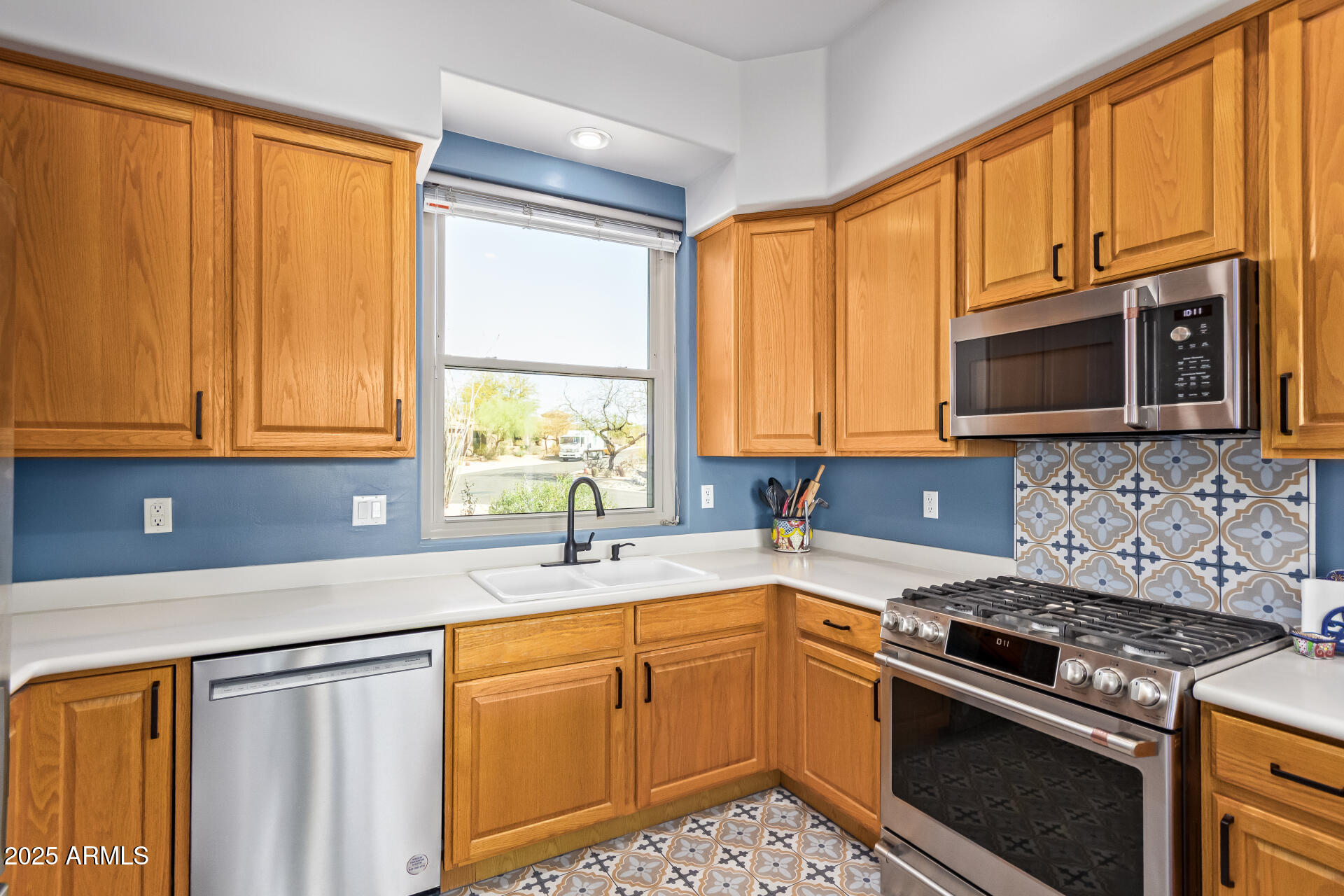 7411 E QUIEN SABE Way