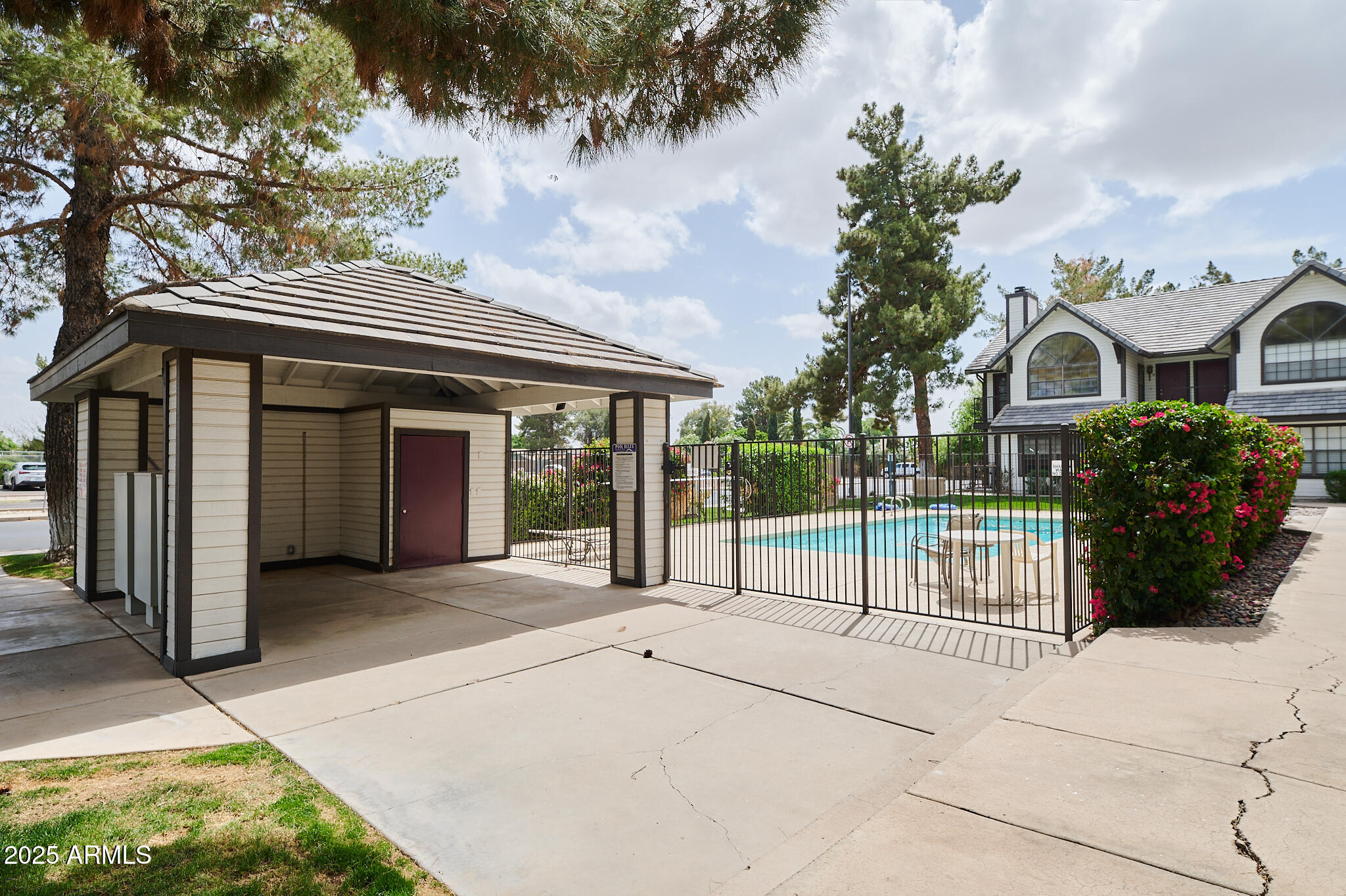 20 S BUENA VISTA Avenue, 207