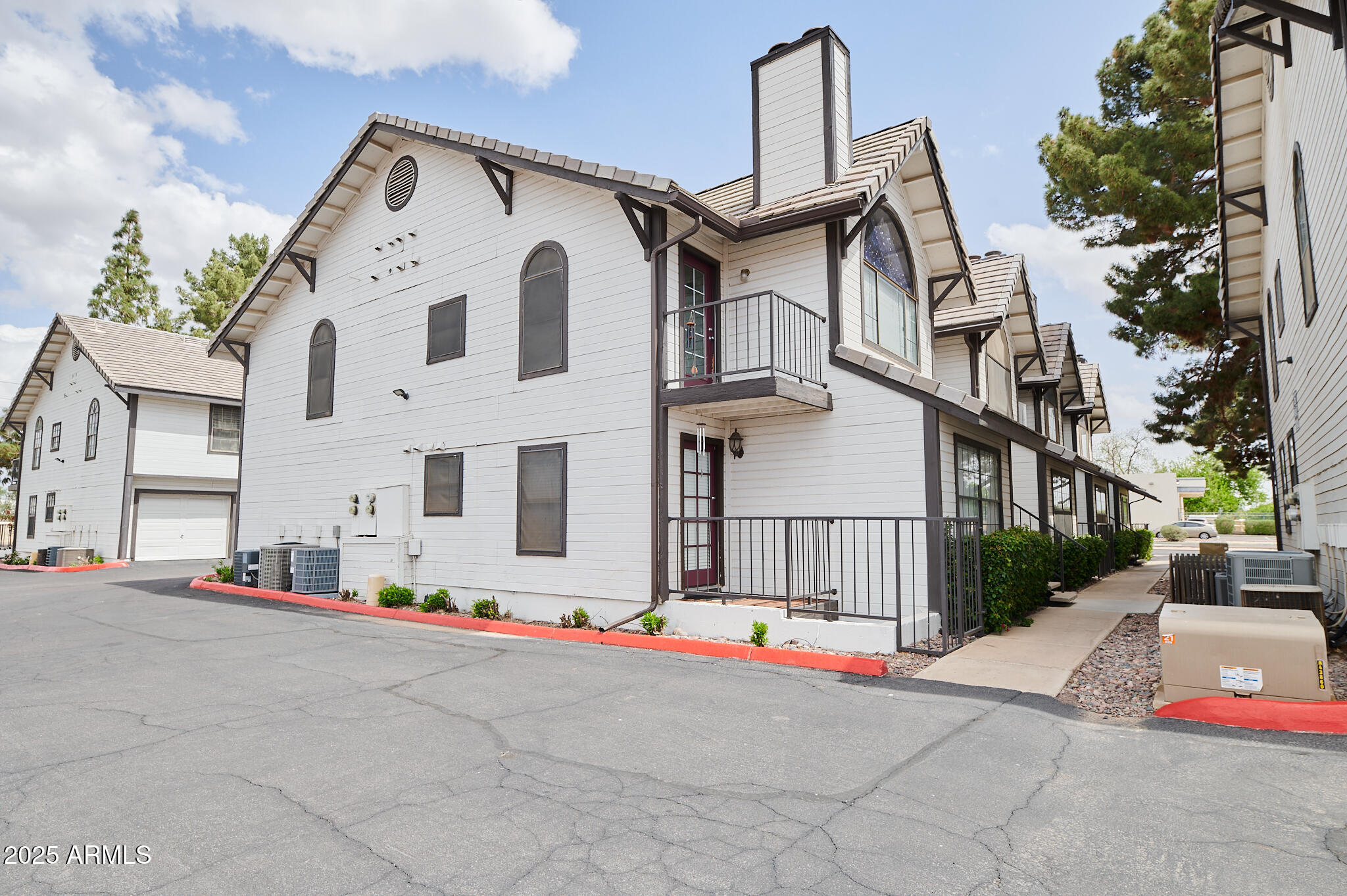 20 S BUENA VISTA Avenue, 207