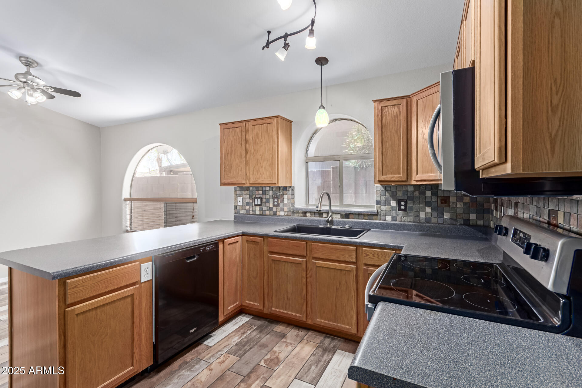 9423 E POSADA Avenue