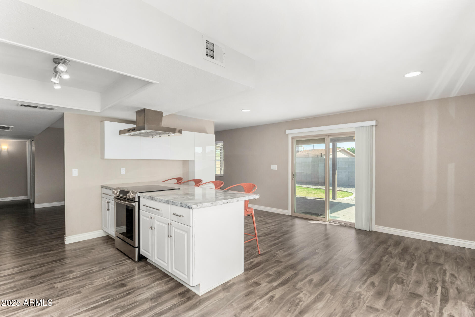 1215 W DUBLIN Street