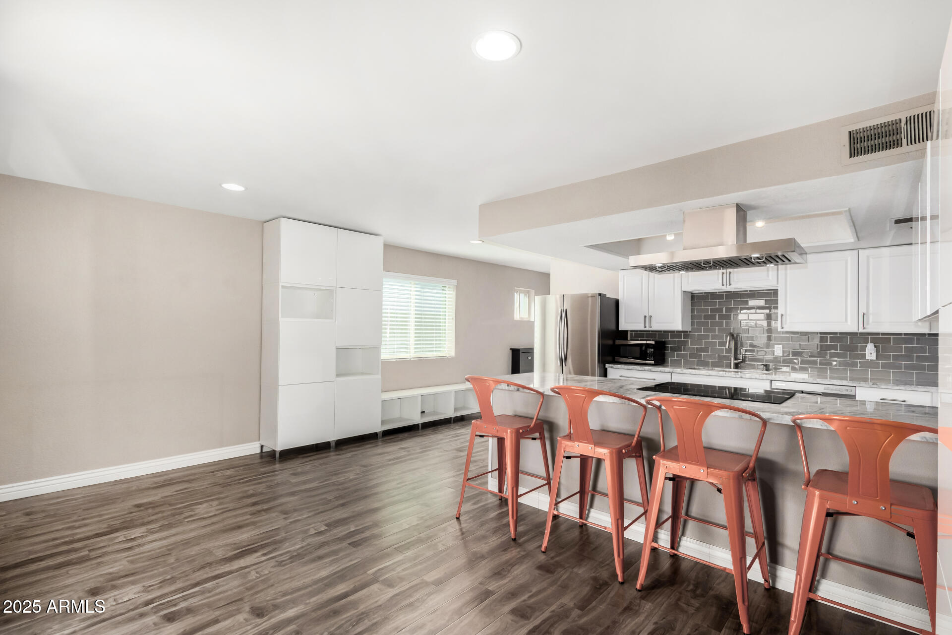 1215 W DUBLIN Street