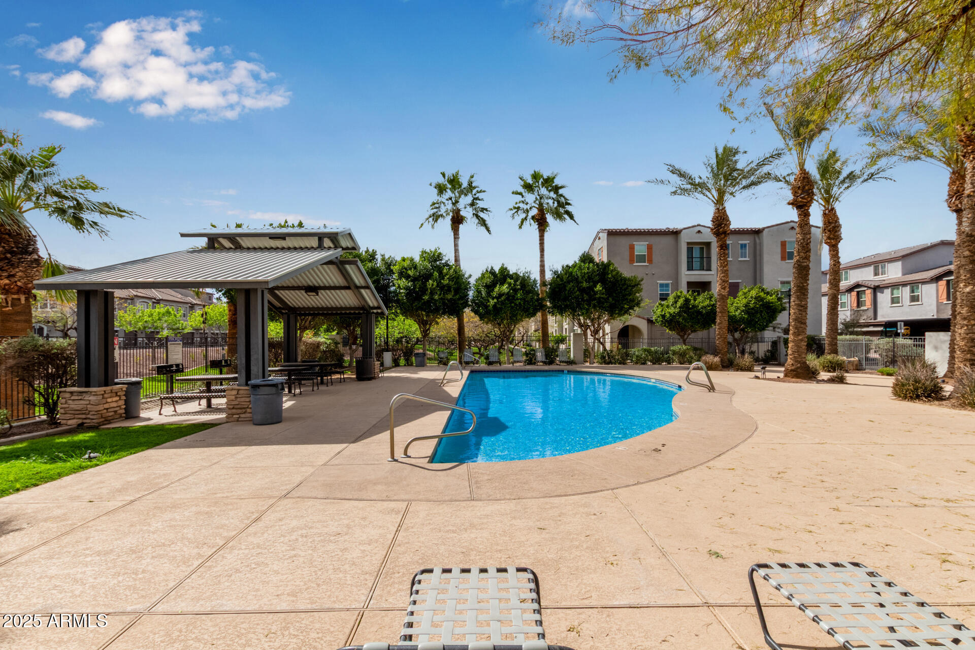 2323 E HUNTINGTON Drive