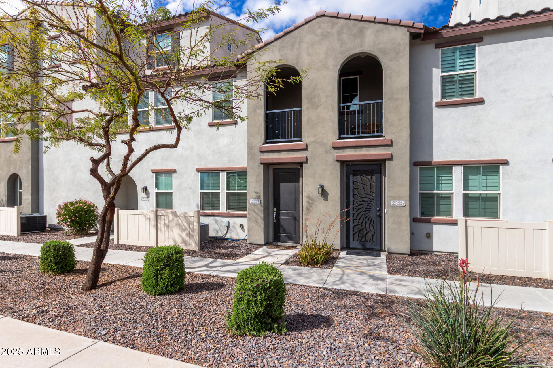 2323 E HUNTINGTON Drive
