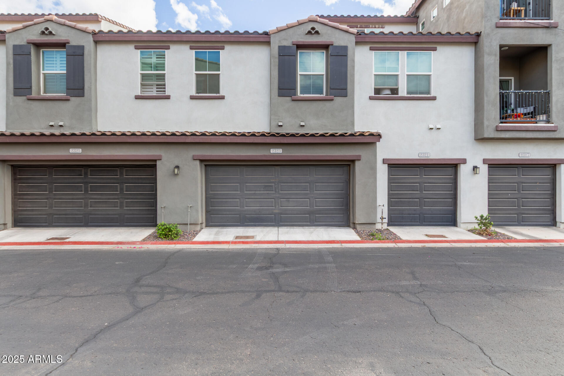 2323 E HUNTINGTON Drive