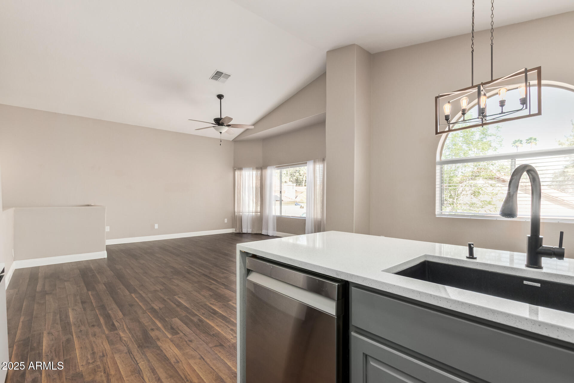 439 N COBBLESTONE Street