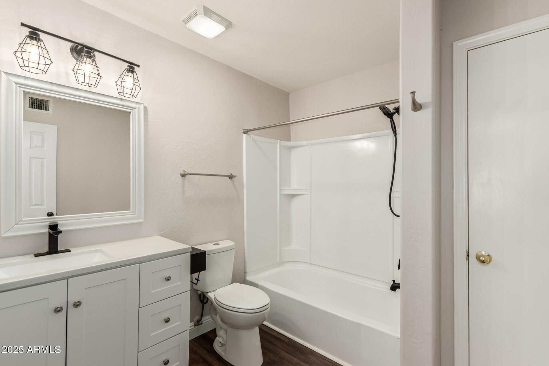 439 N COBBLESTONE Street