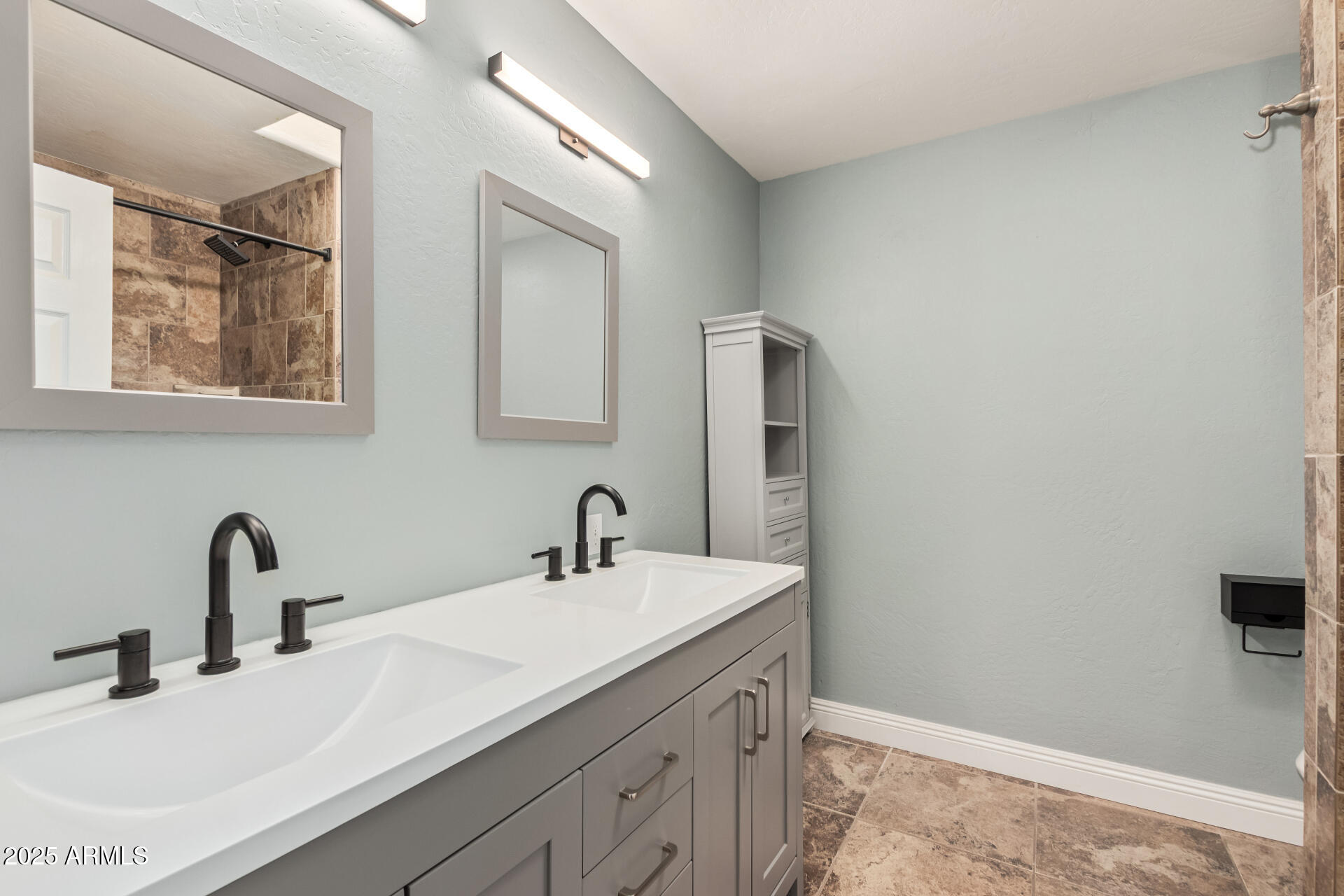 439 N COBBLESTONE Street