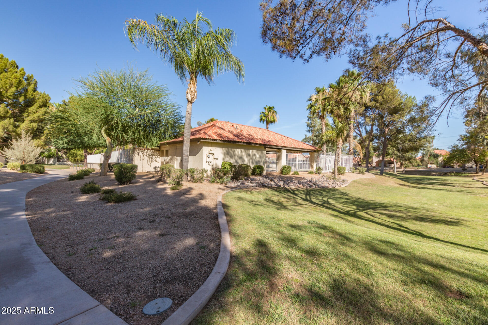 439 N COBBLESTONE Street