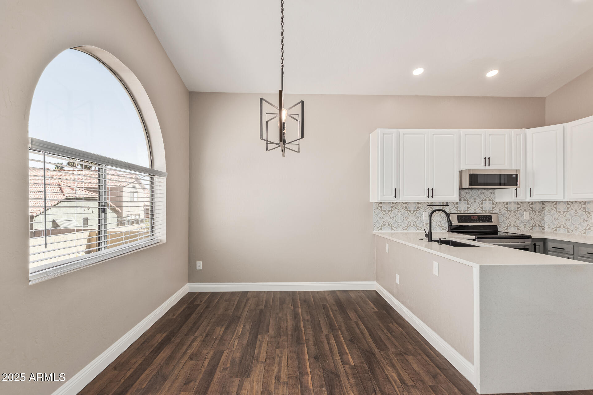 439 N COBBLESTONE Street