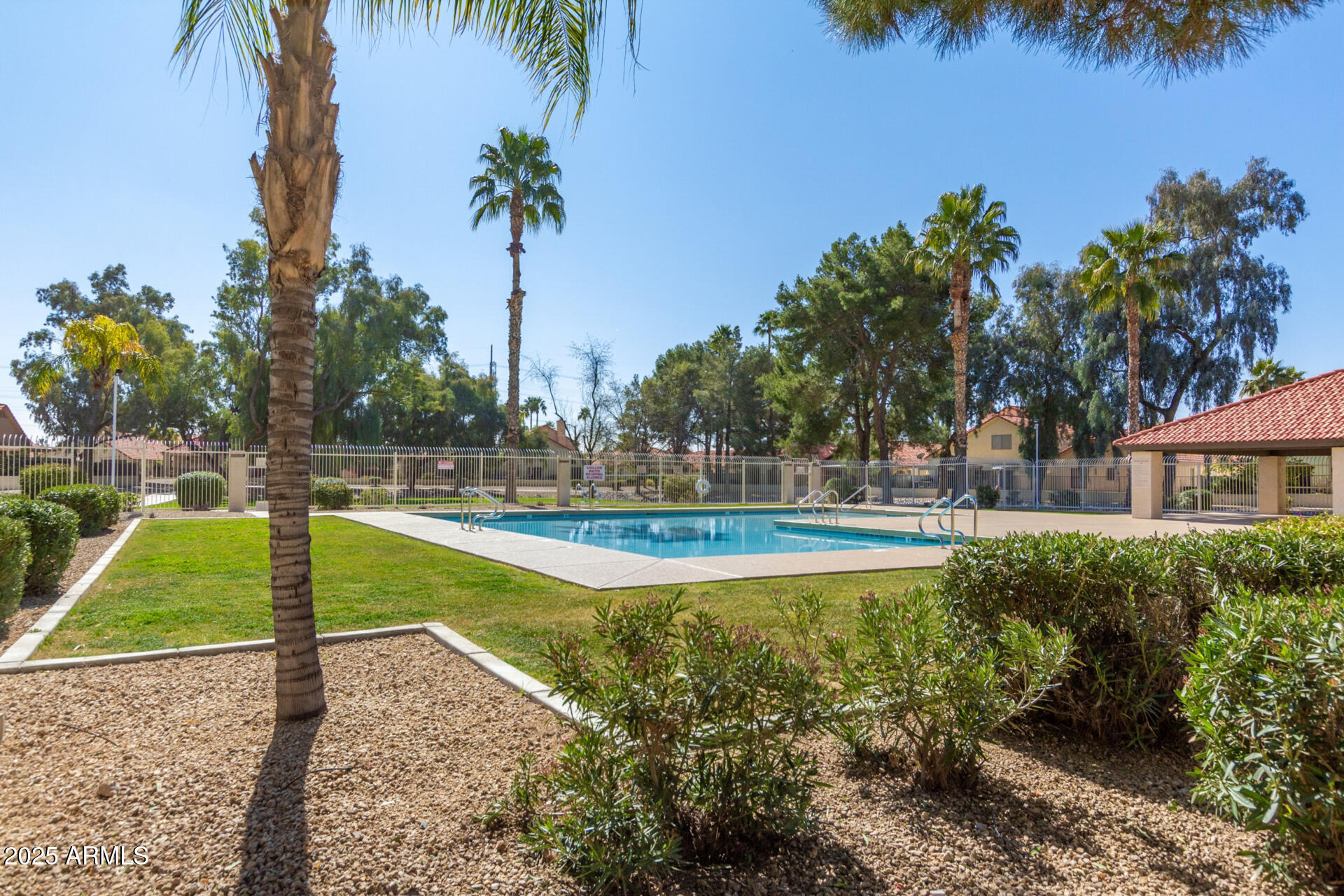 439 N COBBLESTONE Street