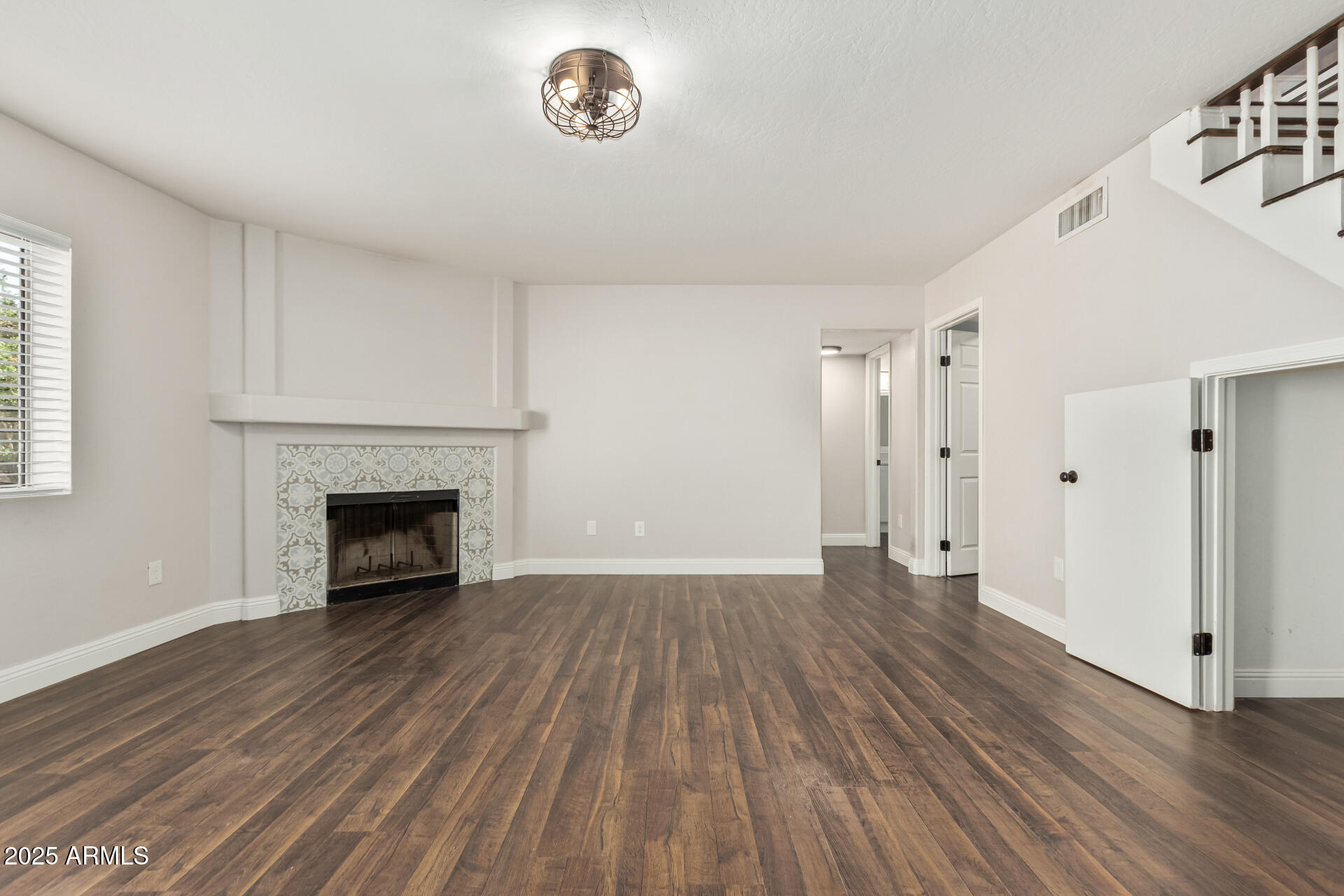 439 N COBBLESTONE Street