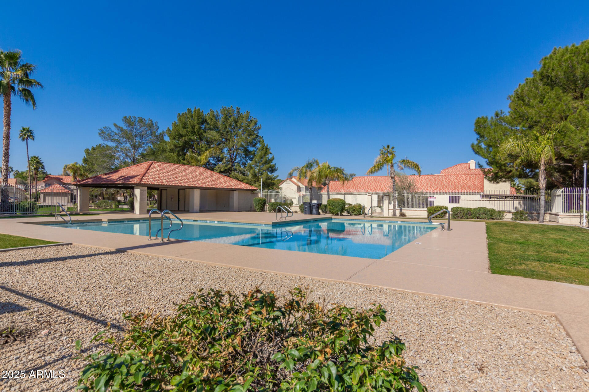 439 N COBBLESTONE Street