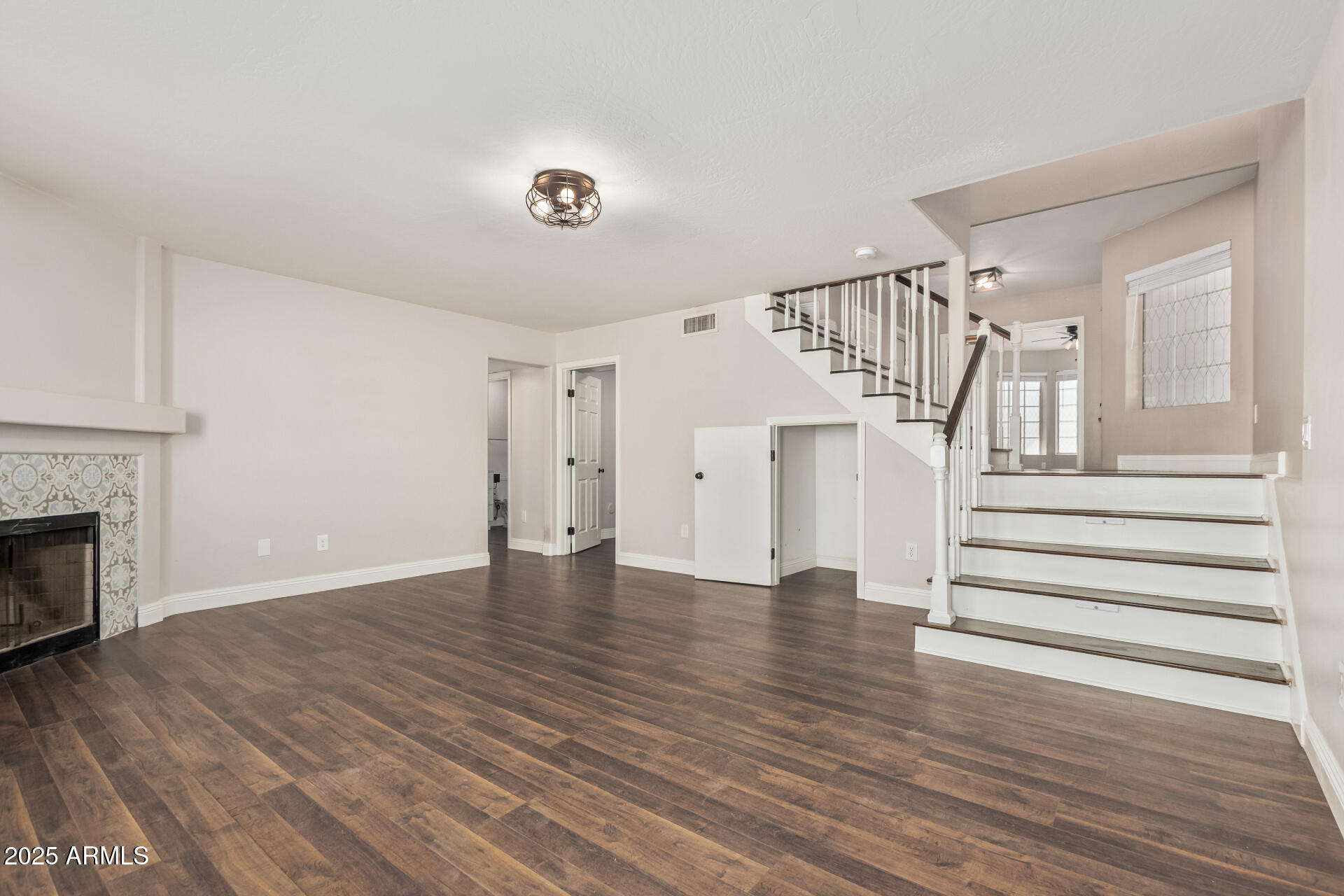 439 N COBBLESTONE Street