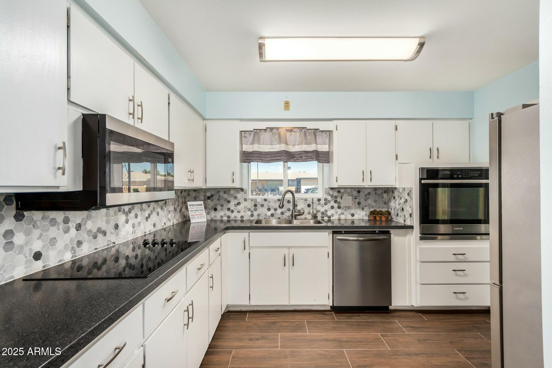 5865 E ANAHEIM Street