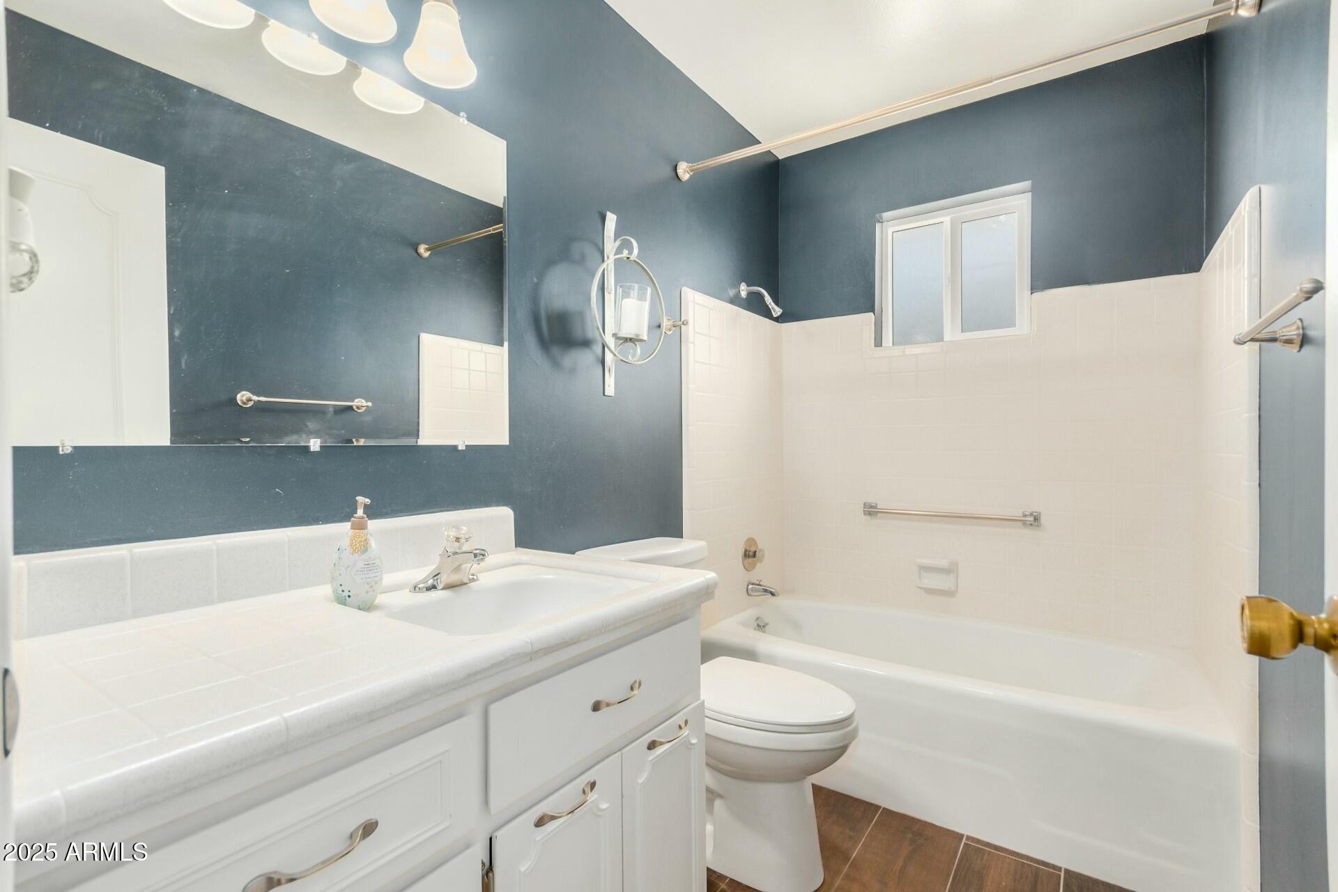 5865 E ANAHEIM Street