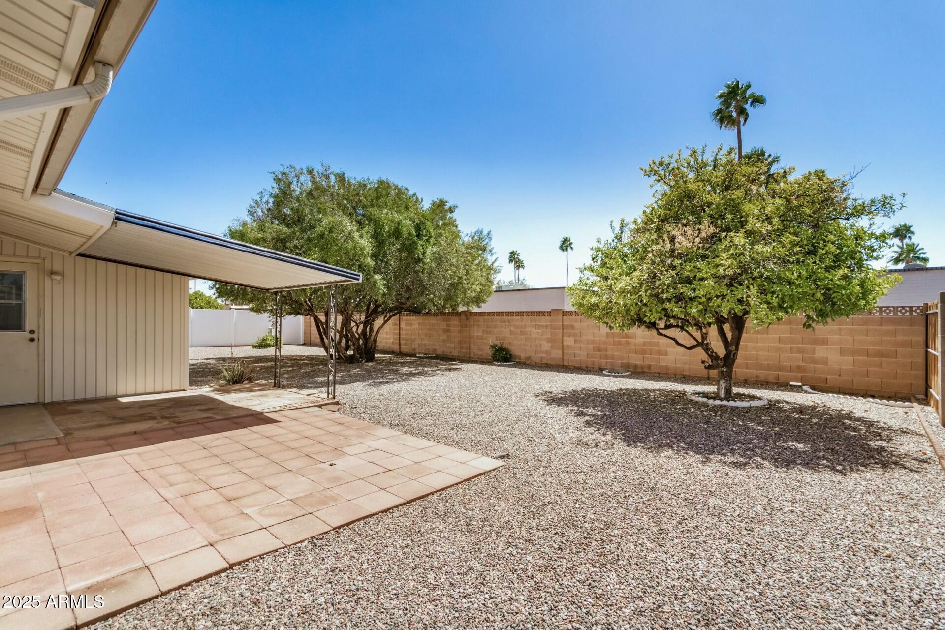 5865 E ANAHEIM Street