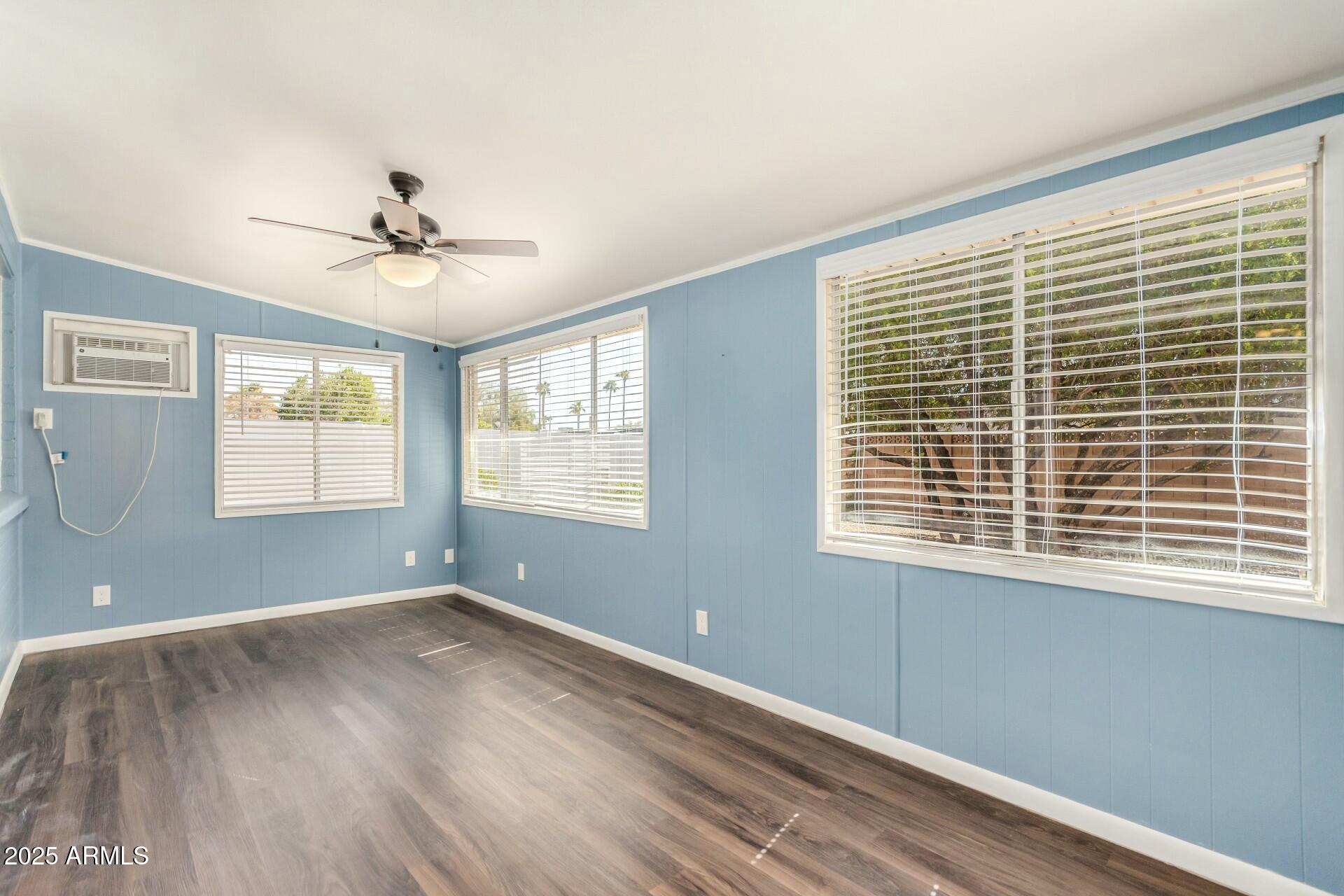 5865 E ANAHEIM Street