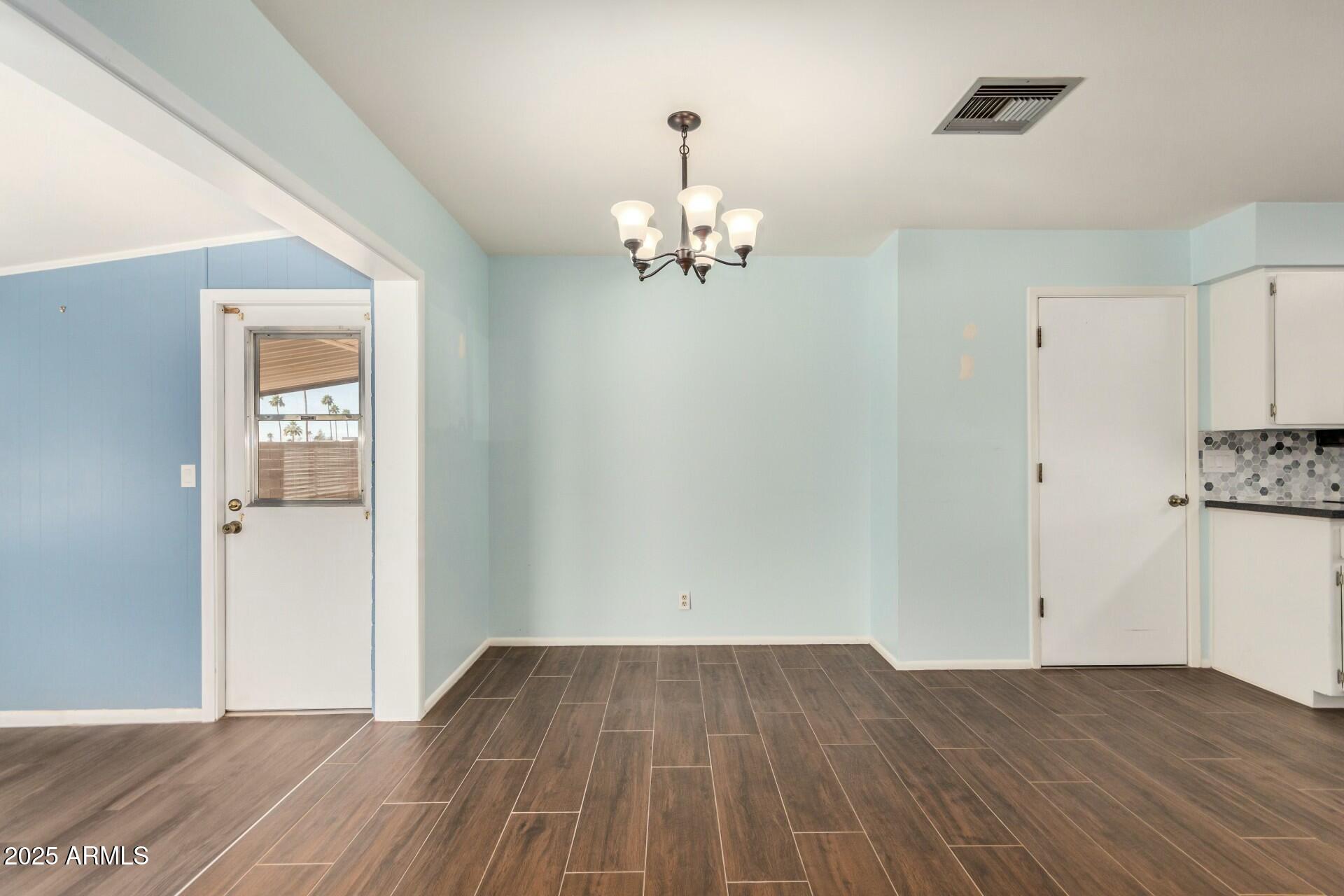 5865 E ANAHEIM Street