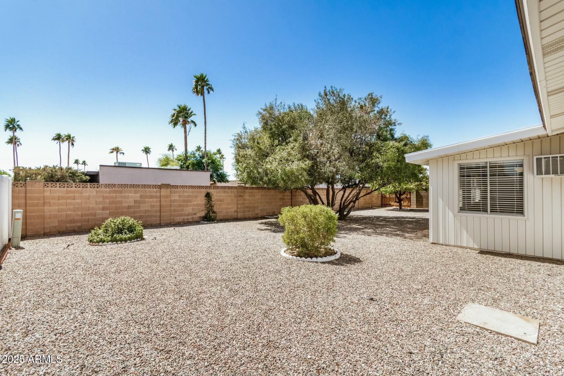 5865 E ANAHEIM Street