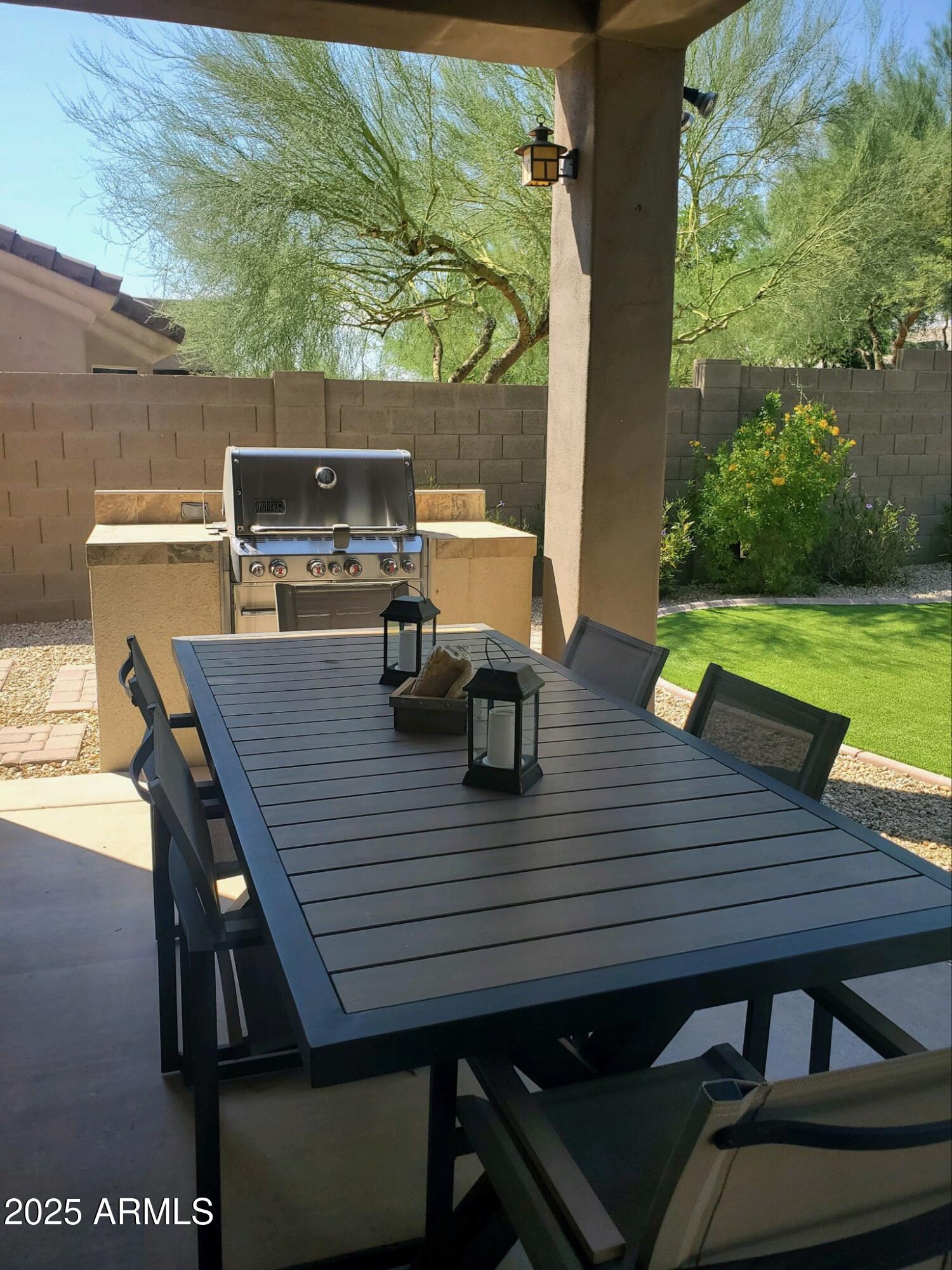 10558 E Meadowhill Drive