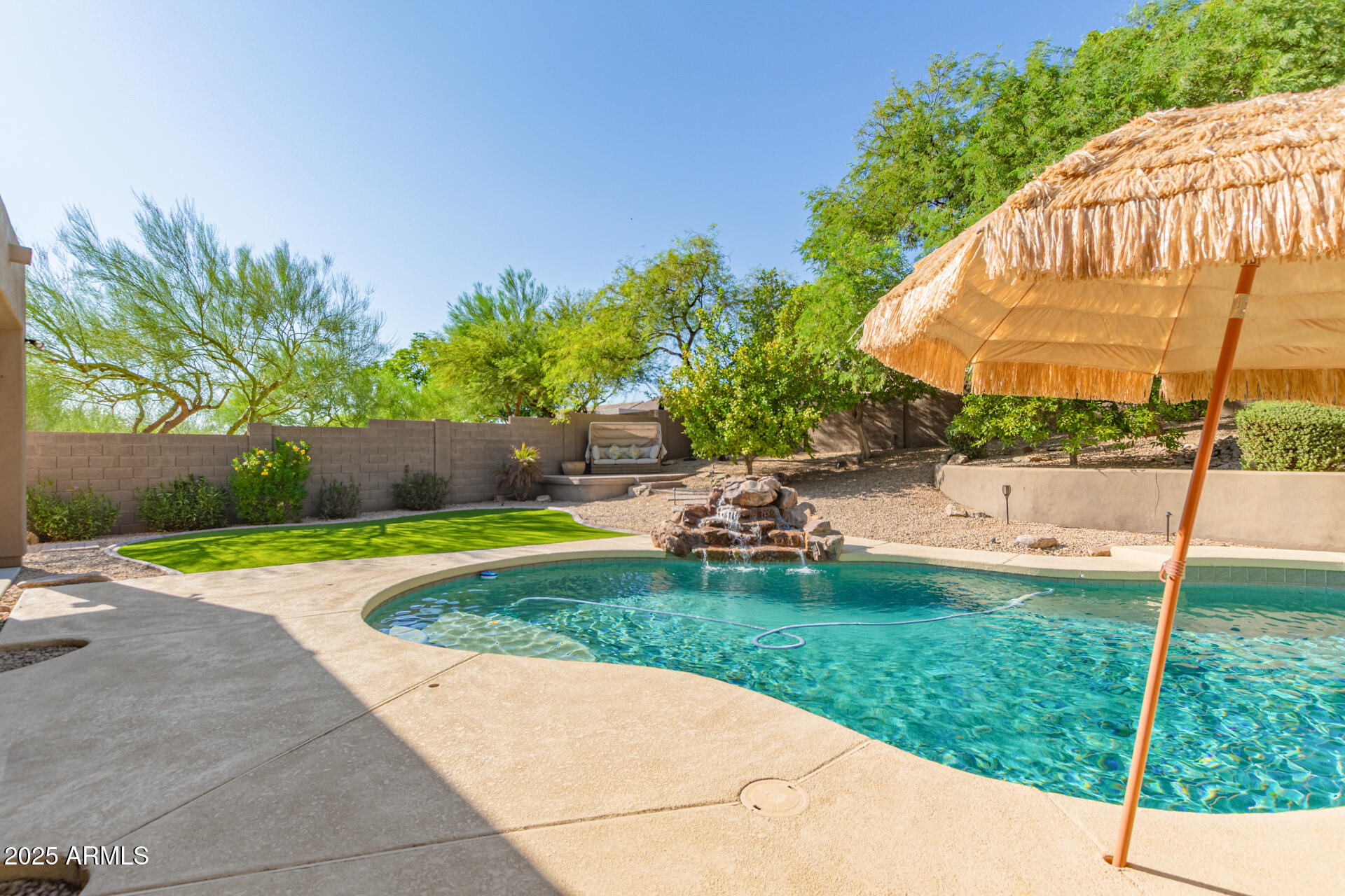 10558 E Meadowhill Drive