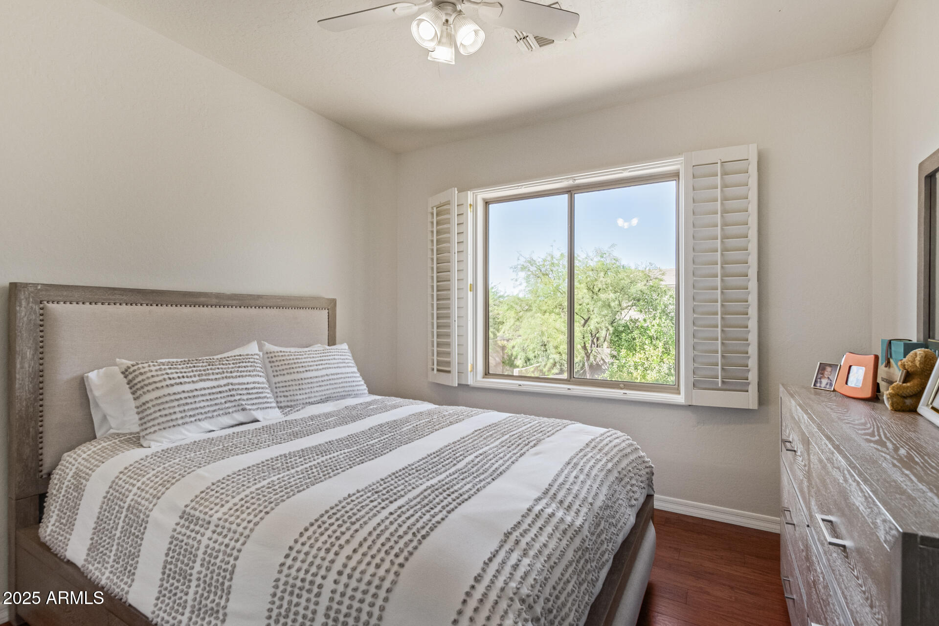 10558 E Meadowhill Drive